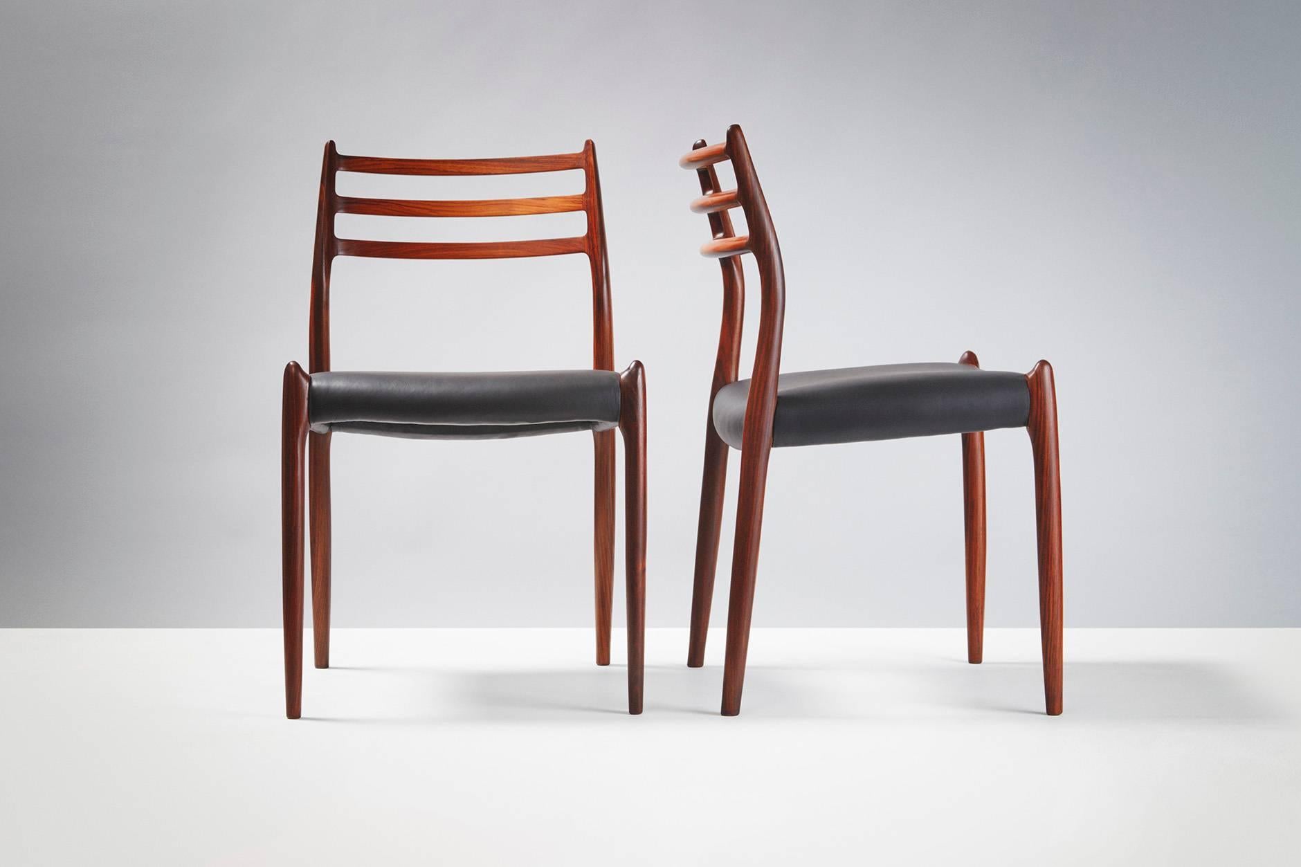 Danois Ensemble de 8 chaises de salle à manger en bois de rose Niels Møller modèle 78, 1962 en vente