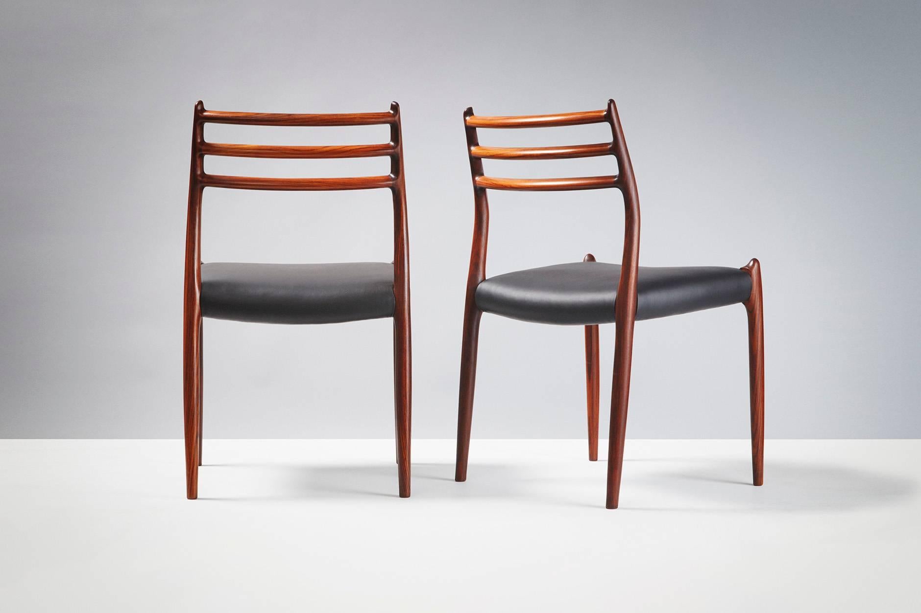 Milieu du XXe siècle Ensemble de 8 chaises de salle à manger en bois de rose Niels Møller modèle 78, 1962 en vente