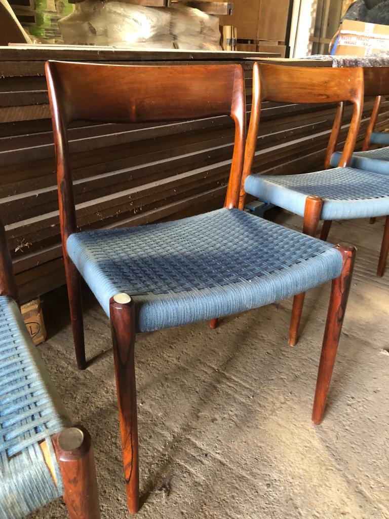 Ensemble de 8 chaises de salle à manger Niels Otto Moller de 1958 avec cordon de laine bleu d'origine en vente 5