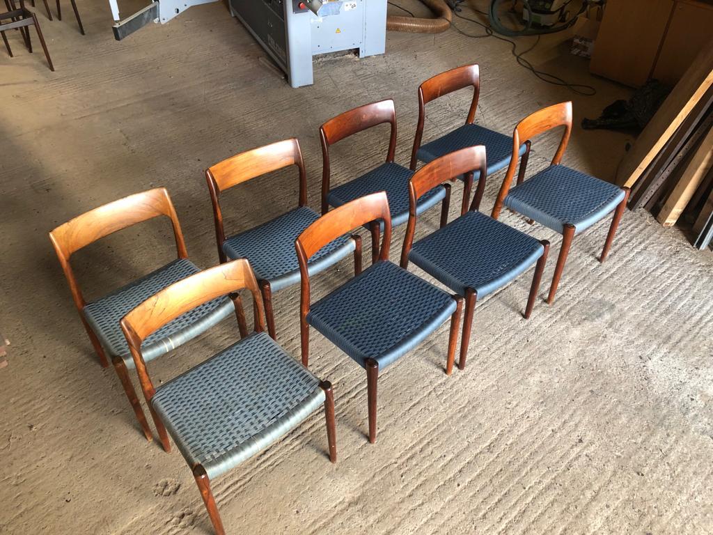 Danois Ensemble de 8 chaises de salle à manger Niels Otto Moller de 1958 avec cordon de laine bleu d'origine en vente