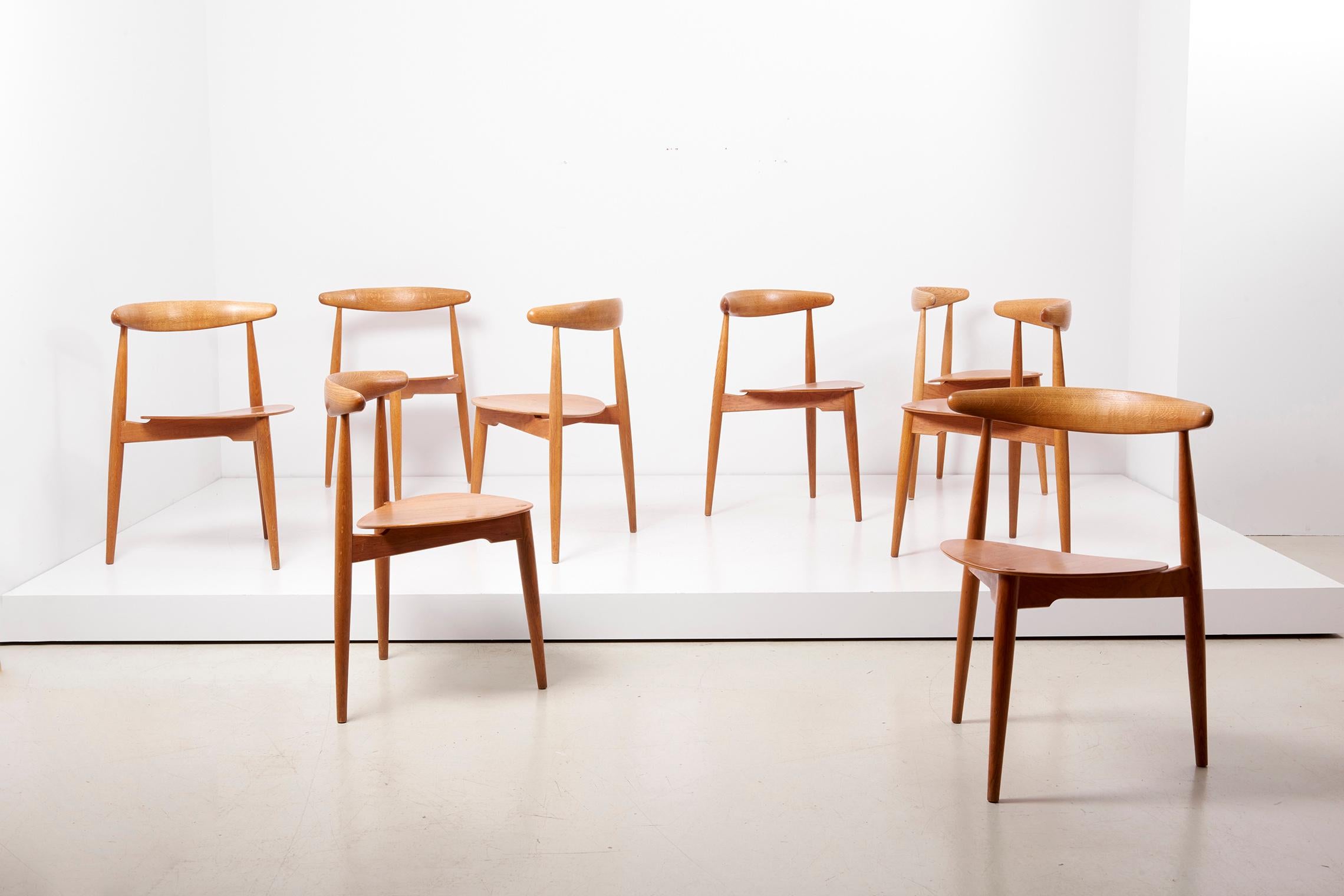 Mid-Century Modern Set of 8 Oak and Teak Heart Chairs by Hans Wegner for Fritz Hansen