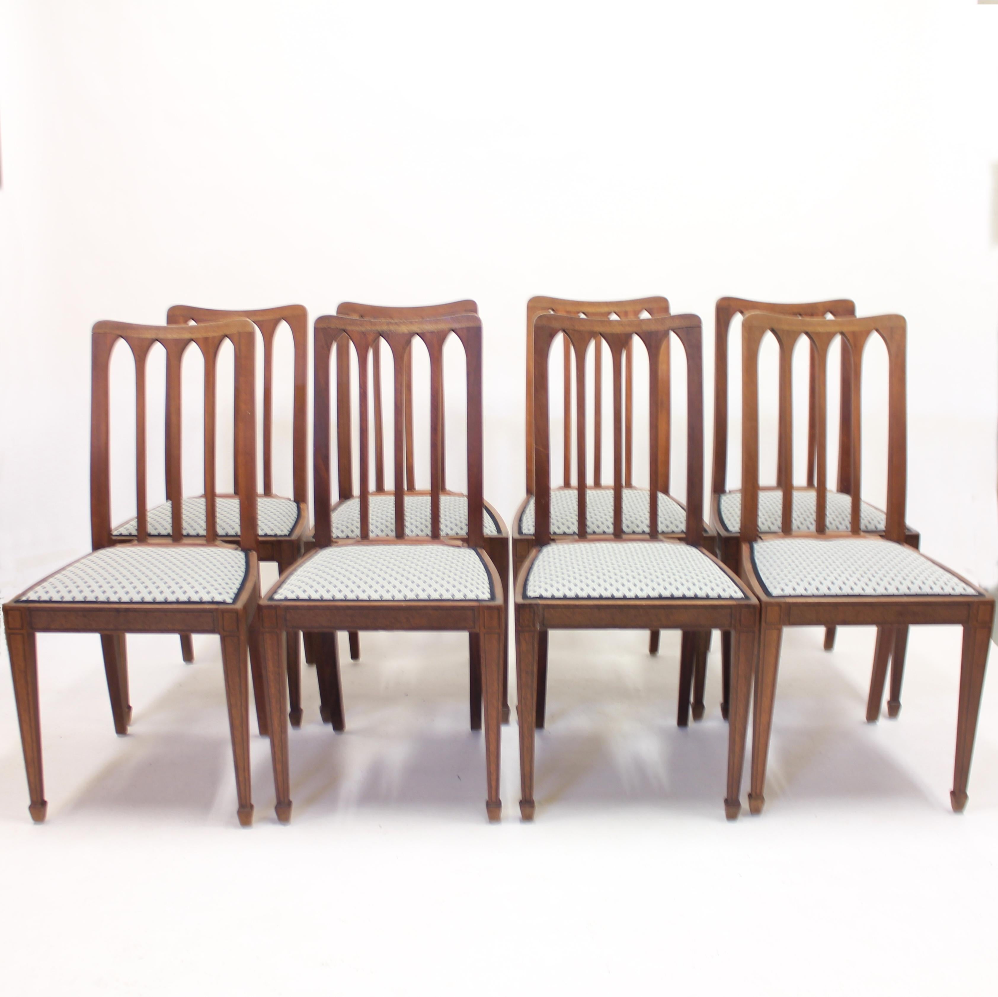 Set of 8 Oak Architectural Arts & Crafts Chairs, Early 20th Century In Good Condition In Uppsala, SE