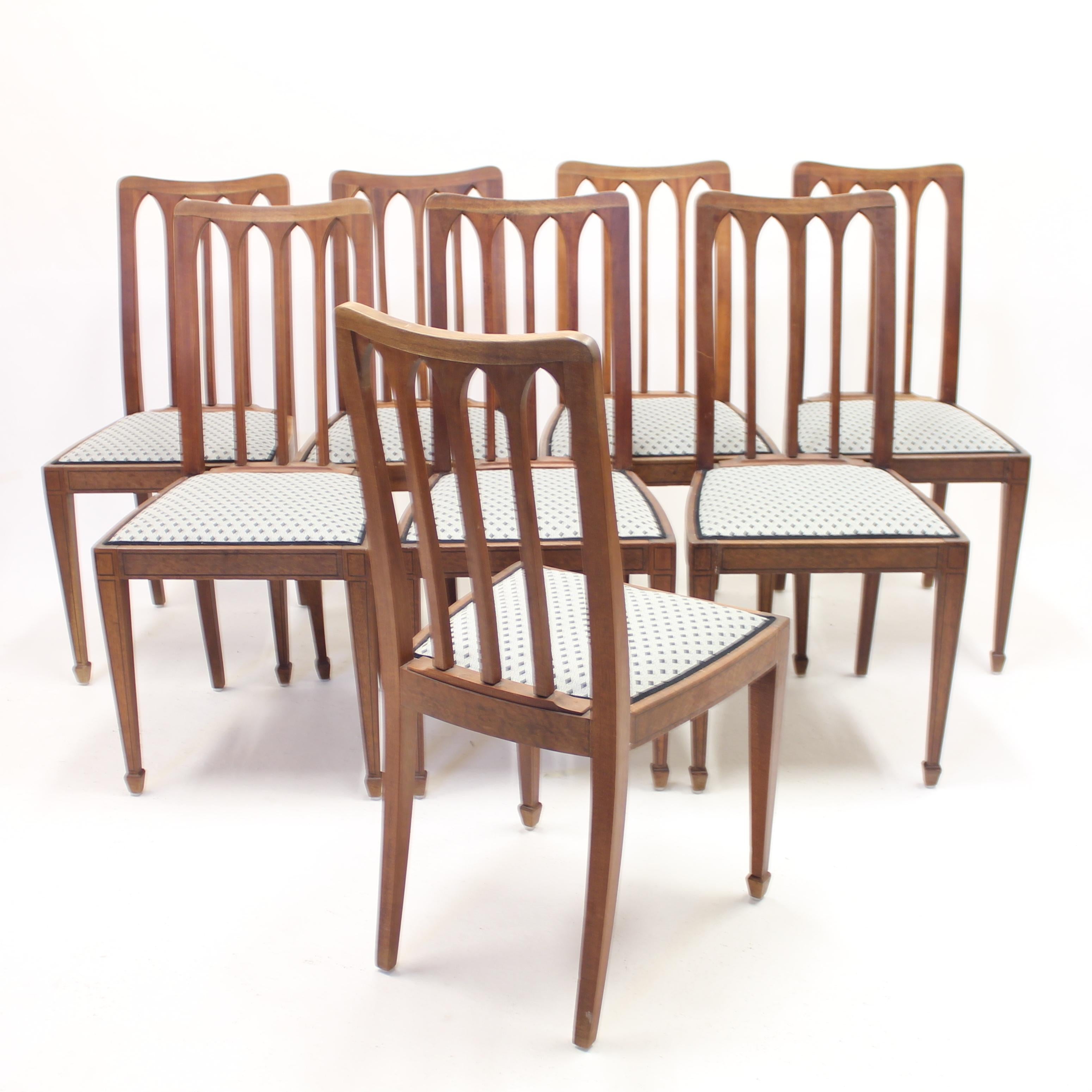 Set of 8 Oak Architectural Arts & Crafts Chairs, Early 20th Century 1