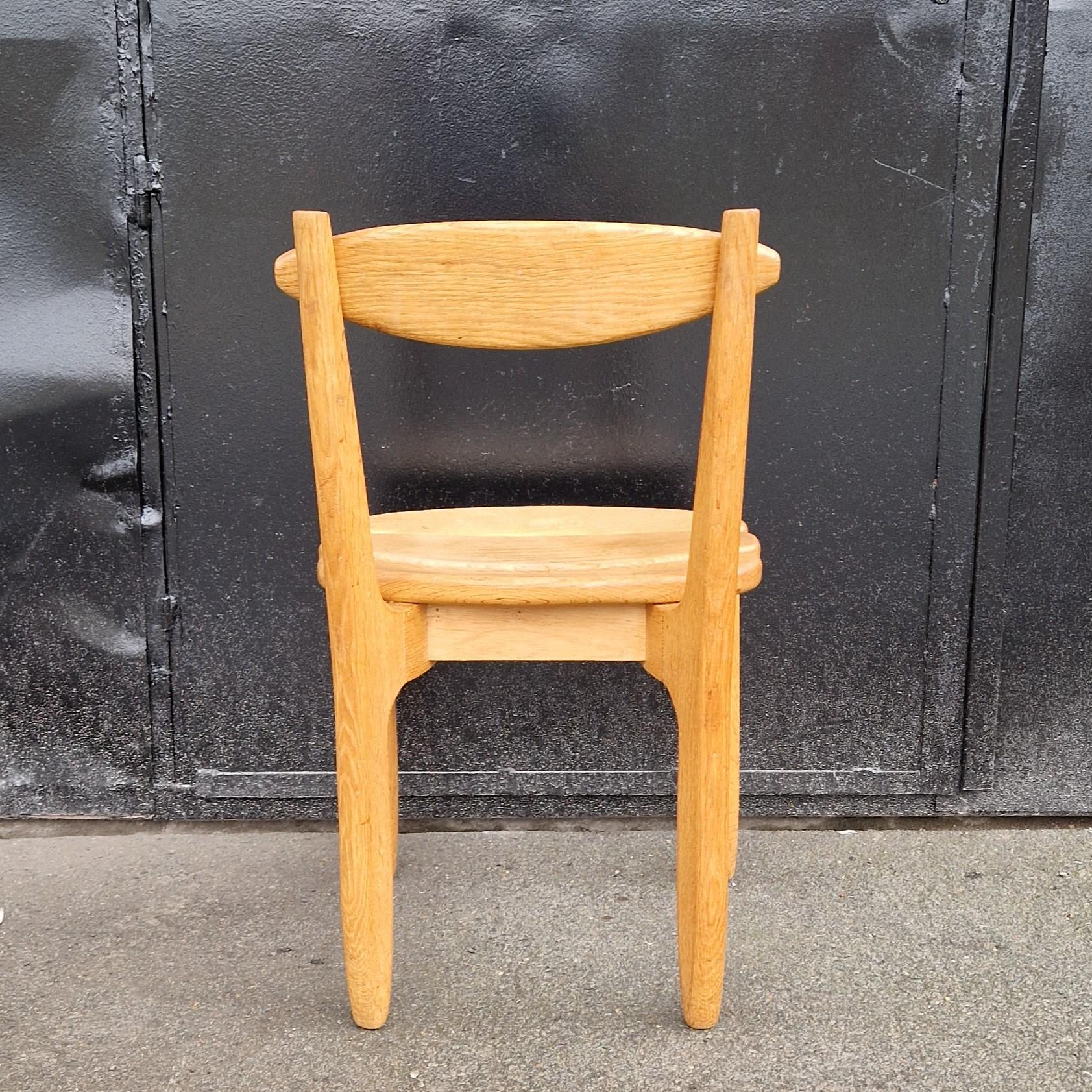 Set of 8 oak chairs by Guillerme et Chambron, Votre Maison In Good Condition For Sale In Brussels , BE