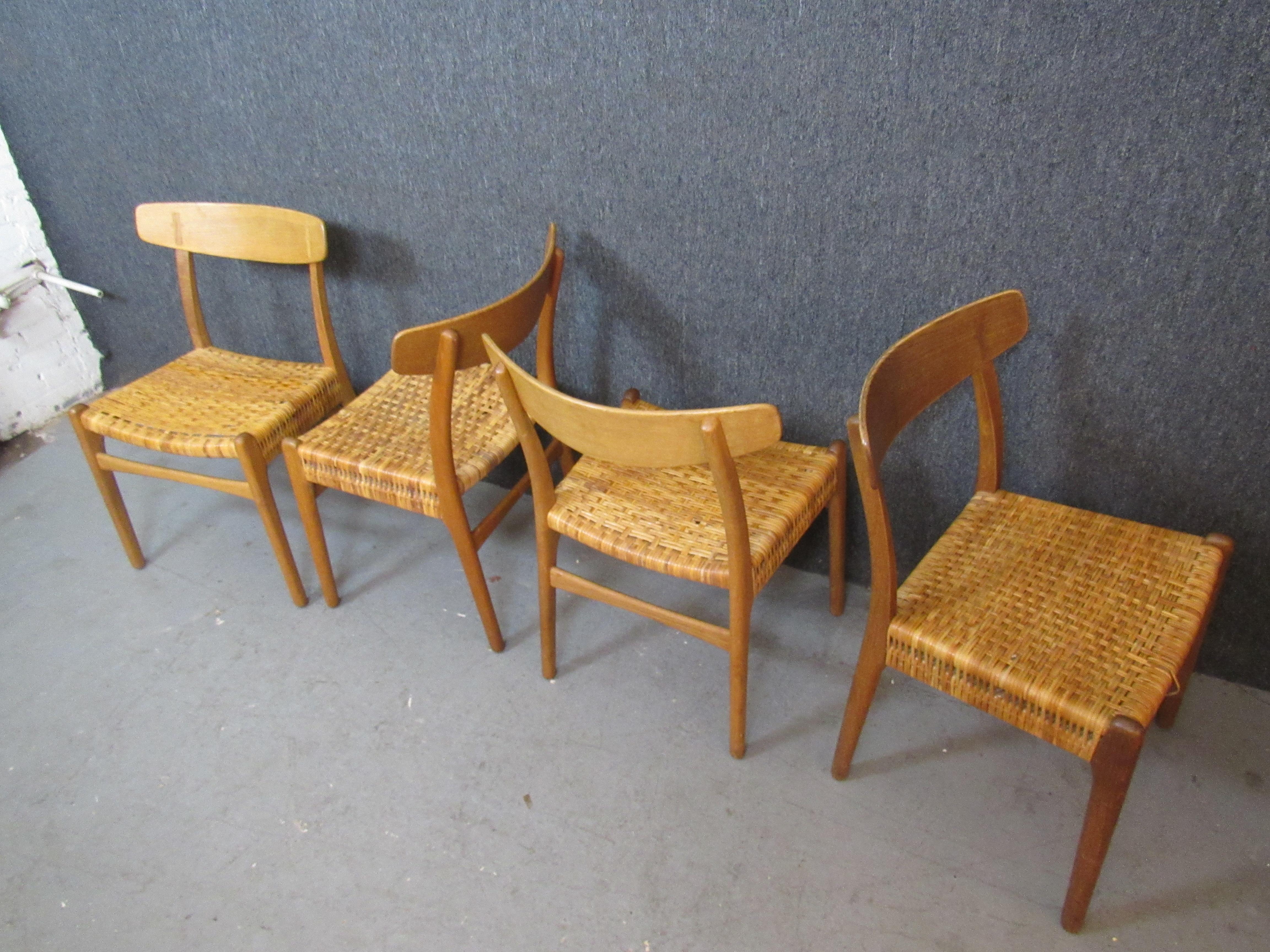 Danois Ensemble de 8 chaises originales Hans Wegner en chêne CH23 de Carl Hansen & Son en vente
