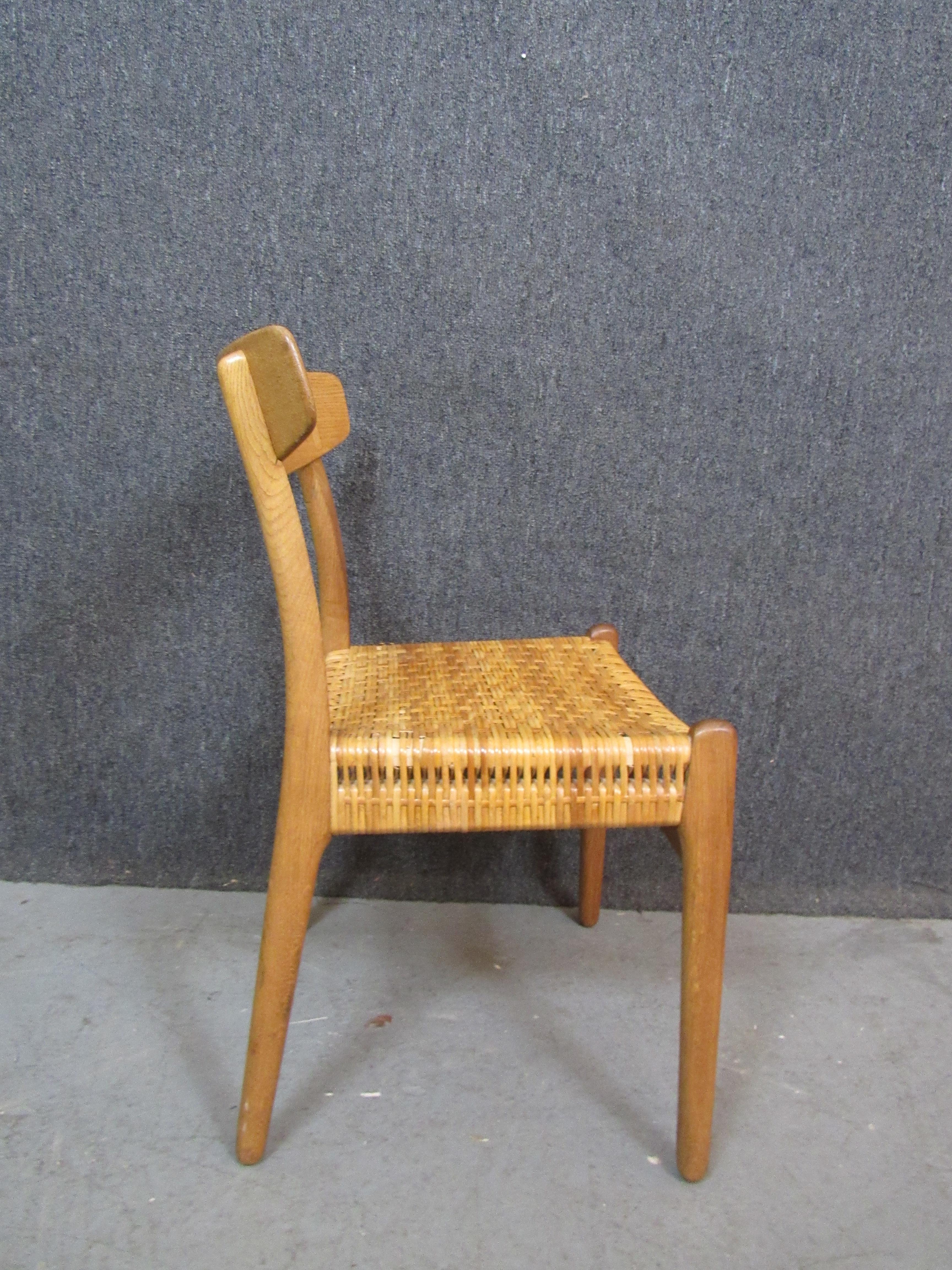 Set of 8 Original Hans Wegner Oak CH23 Chairs by Carl Hansen & Son For Sale 1