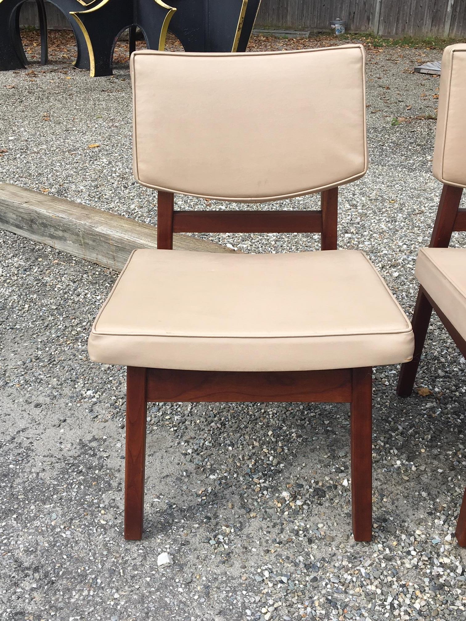 Mid-Century Modern Set of 8 Original Jens Risom Walnut Dining Chairs in Original Leather Upholstery