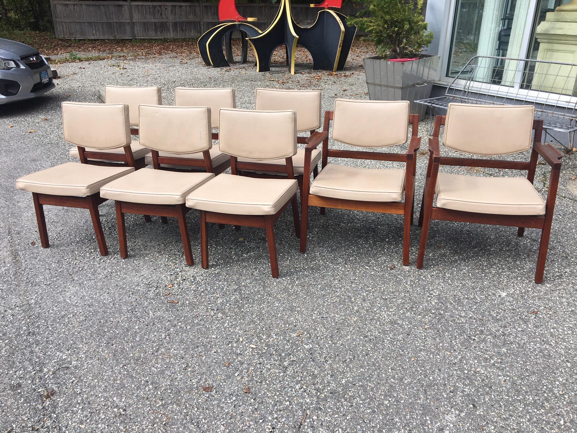 Set of 8 Original Jens Risom Walnut Dining Chairs in Original Leather Upholstery In Good Condition In Pound Ridge, NY