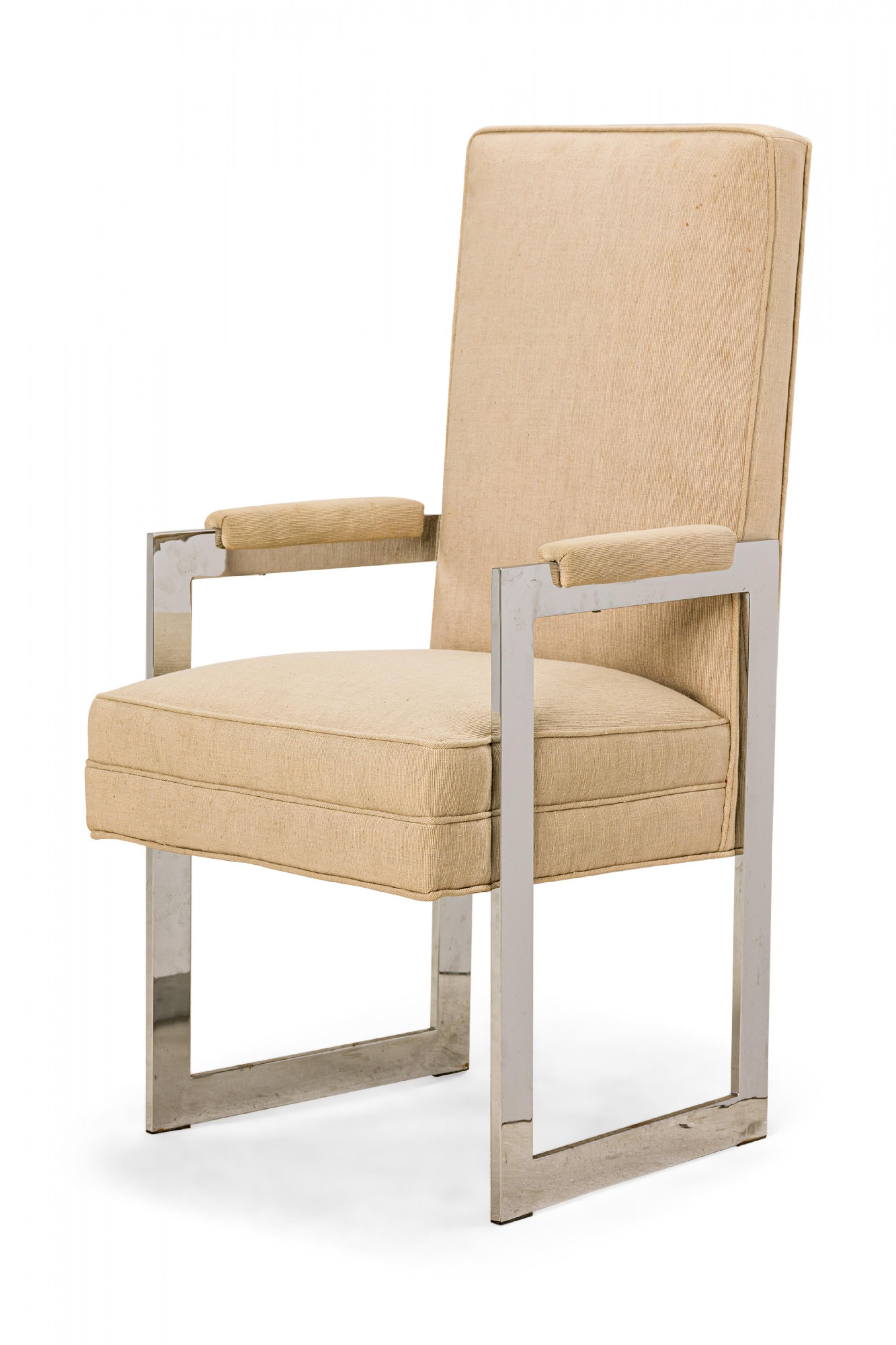 Satz von 8 Esszimmerstühlen der Pace Collection aus Aluminium und beigefarbener Polsterung (Moderne der Mitte des Jahrhunderts) im Angebot