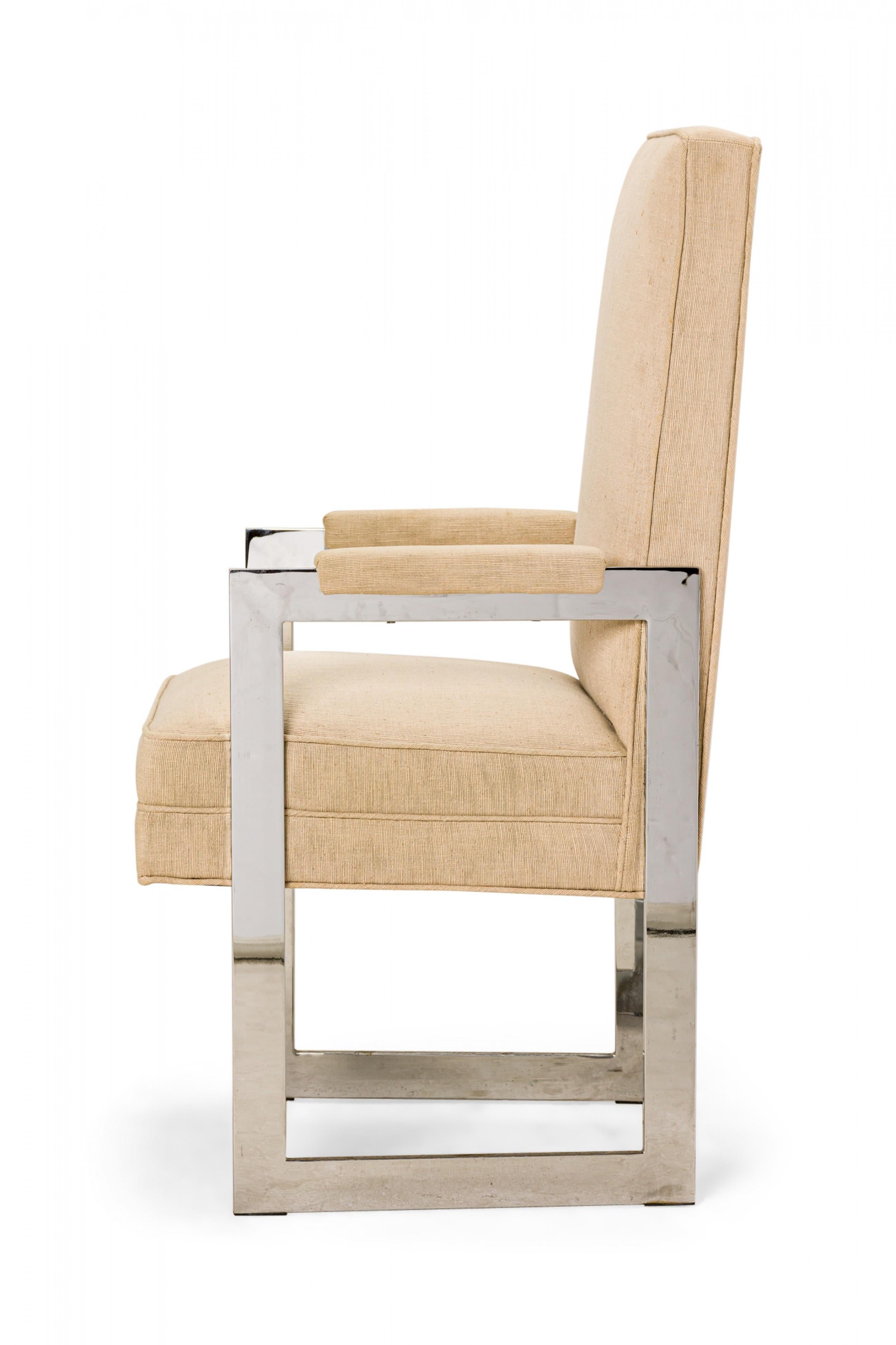 Satz von 8 Esszimmerstühlen der Pace Collection aus Aluminium und beigefarbener Polsterung (amerikanisch) im Angebot