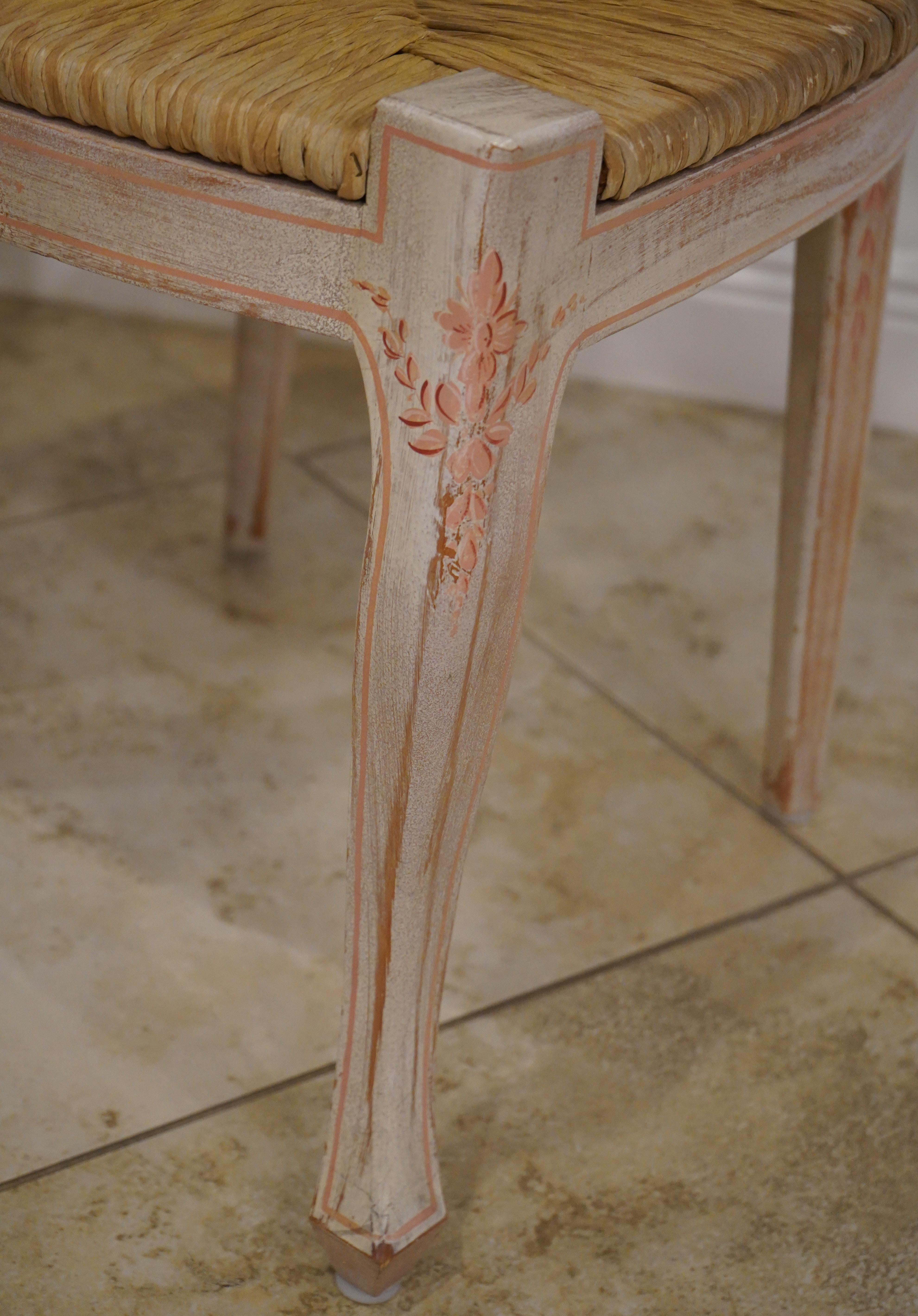 Conjunto de 8 Sillas Sentadas Pintadas de Estilo French Rococo Provincial siglo XX en venta
