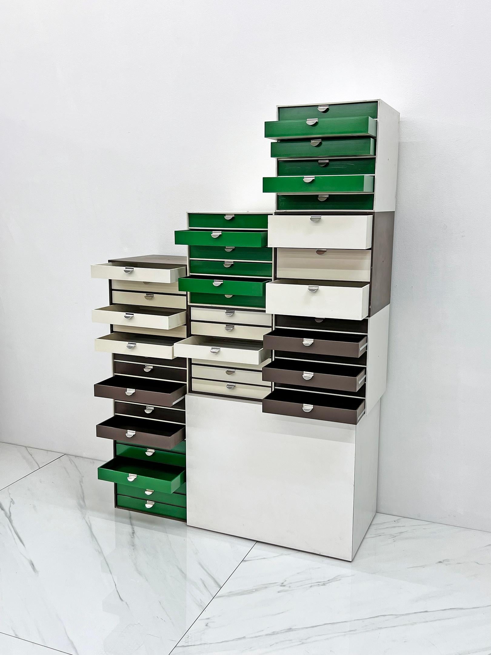 Set of 8 Palaset Stackable Modular Wall Unit Cabinets, Ristomatti Ratia, 1970's In Good Condition In Culver City, CA