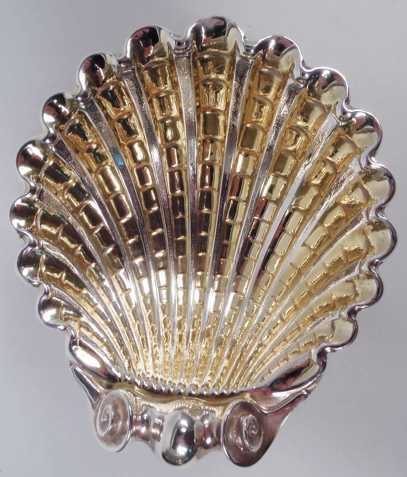 Neoclassical Revival Set of 8 Pampaloni Italian Classical Scallop Shell Bowls For Sale