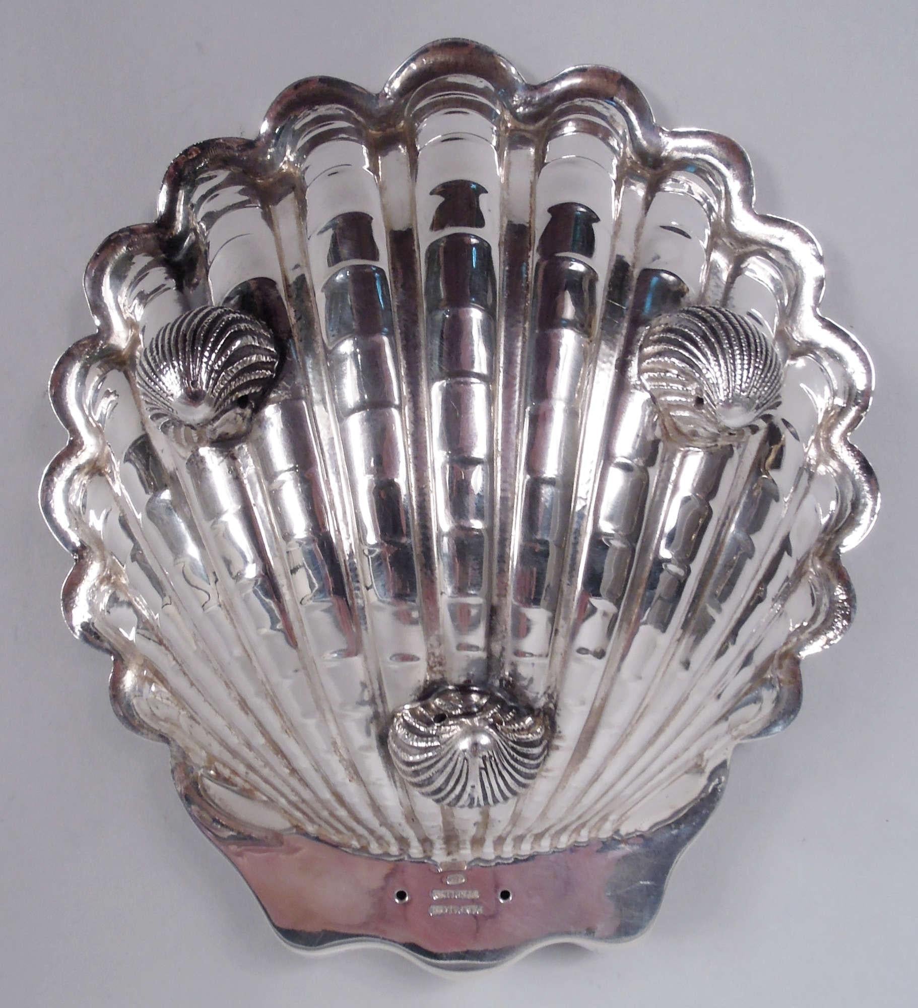 Set of 8 Pampaloni Italian Classical Scallop Shell Bowls In Good Condition For Sale In New York, NY
