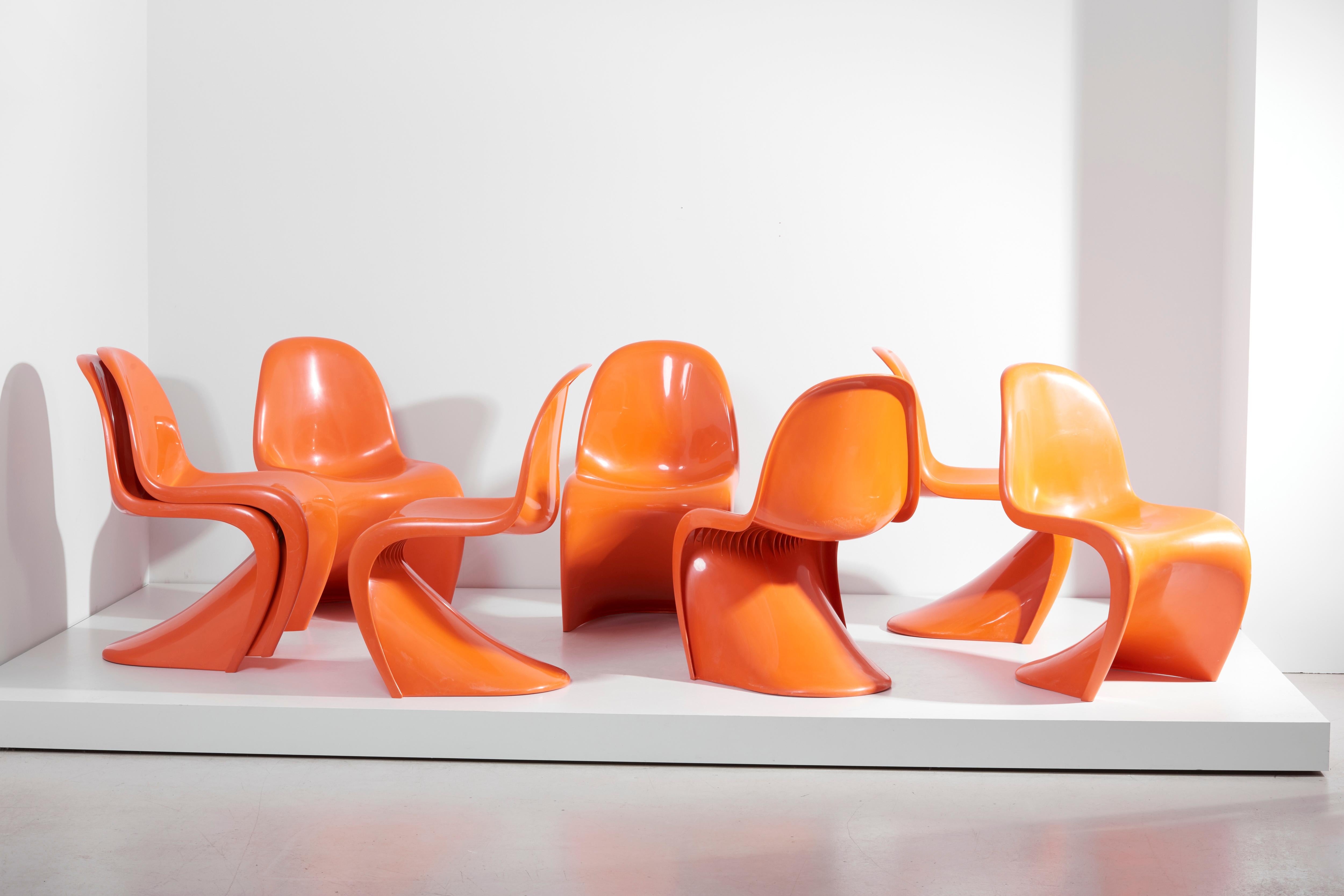 Set of 8 matching orange Panton chairs, designed by Verner Panton and manufactured in the 1970s by Fehlbaum in Switzerland in License of Herman Miller.
Made of molded plastic. Stackable and for indoor and outdoor use.