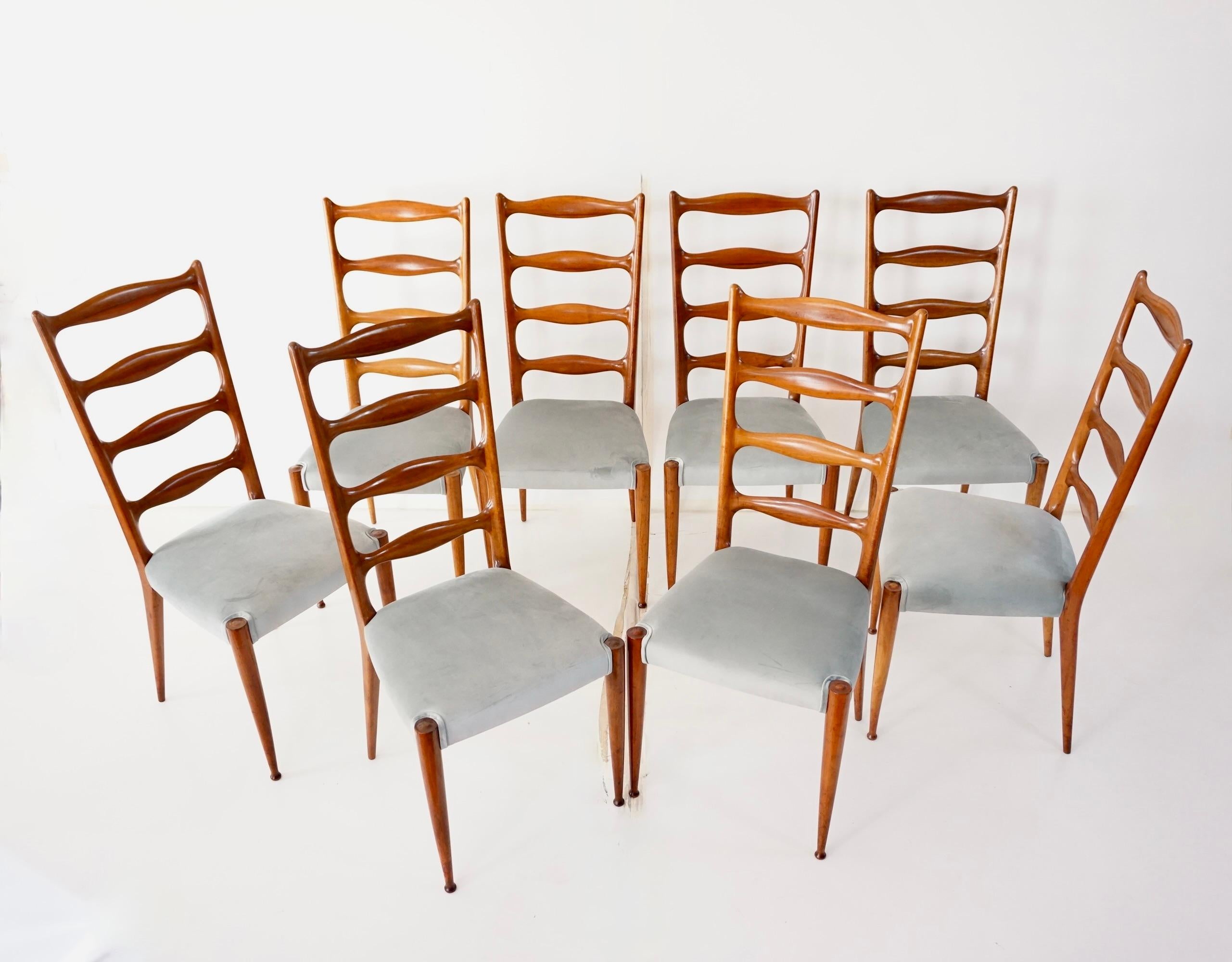 Mid-Century moderno set di 8 sedie alte da pranzo Paolo Buffa, noce e velluto, 1950 in vendita