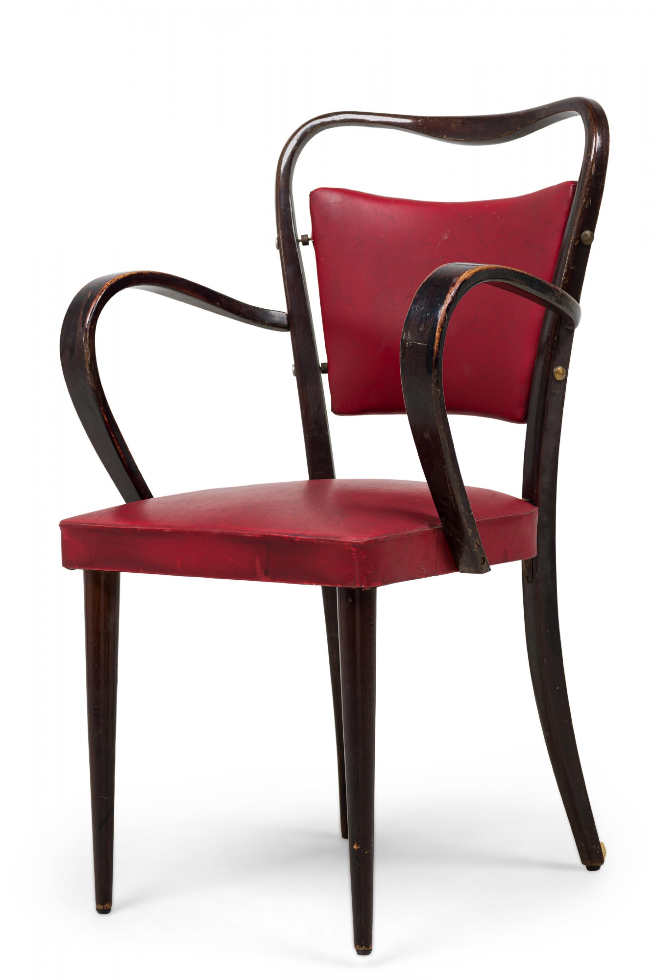 Mid-Century moderno Set di 8 poltrone imbottite Paolo Buffa moderne in noce scuro e rosso in vendita
