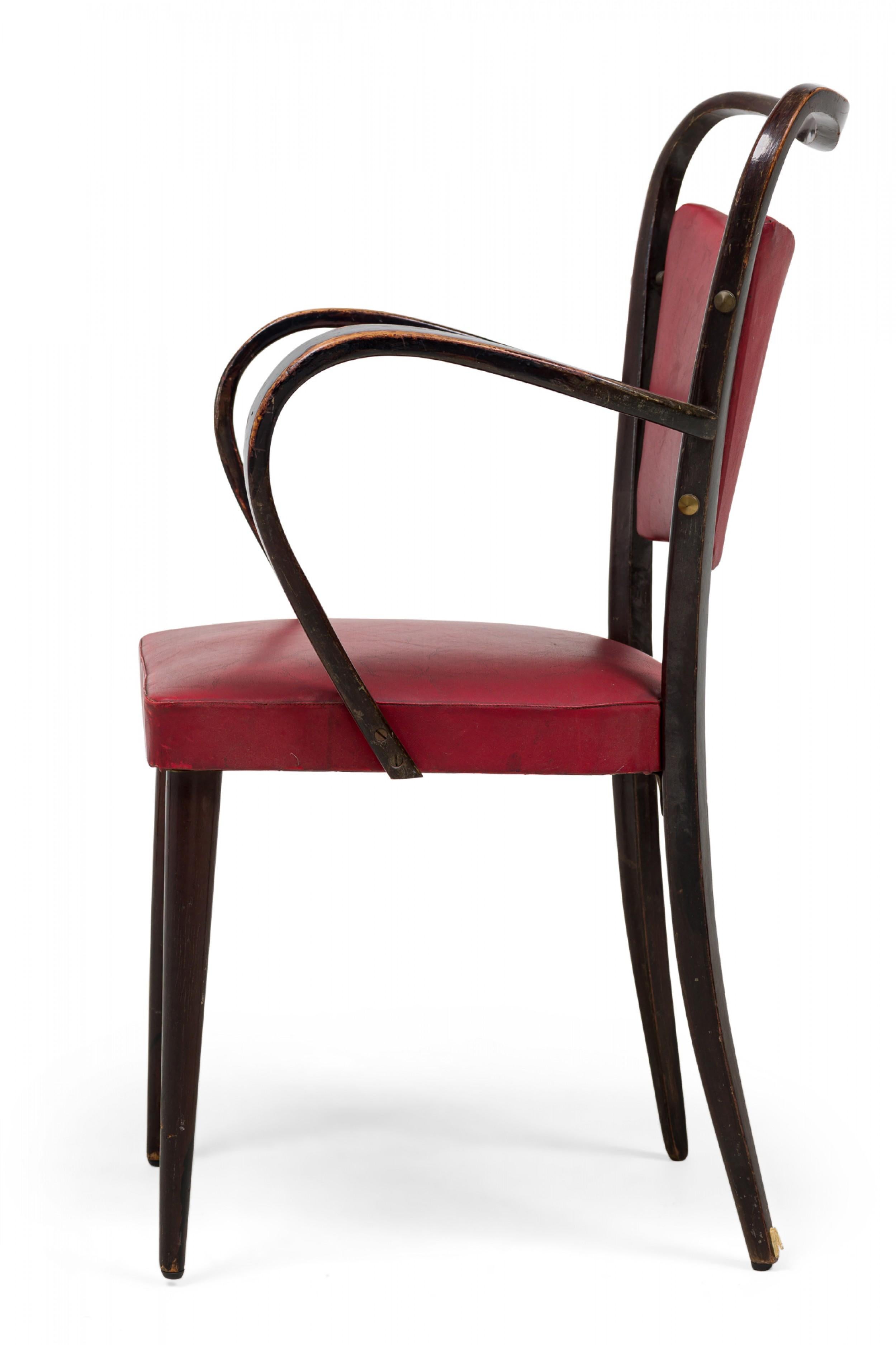 Italiano Set di 8 poltrone imbottite Paolo Buffa moderne in noce scuro e rosso in vendita