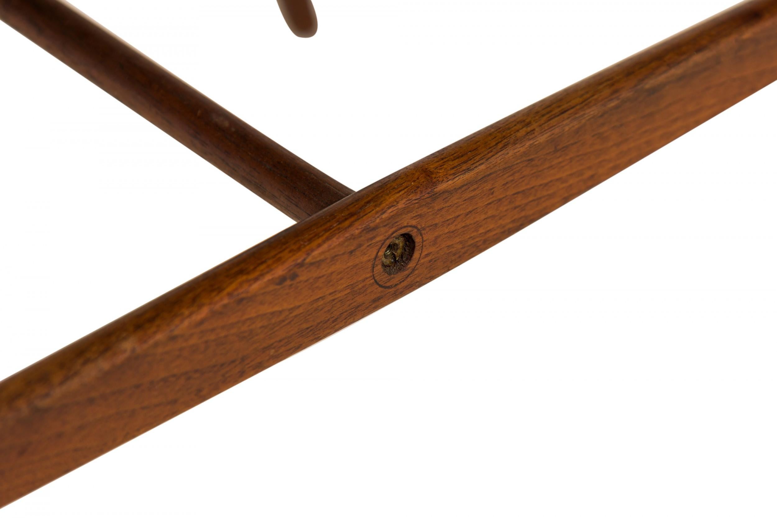 Set di 8 sedie da pranzo in legno con canne di Paul McCobb per Calvin Furniture in vendita 3