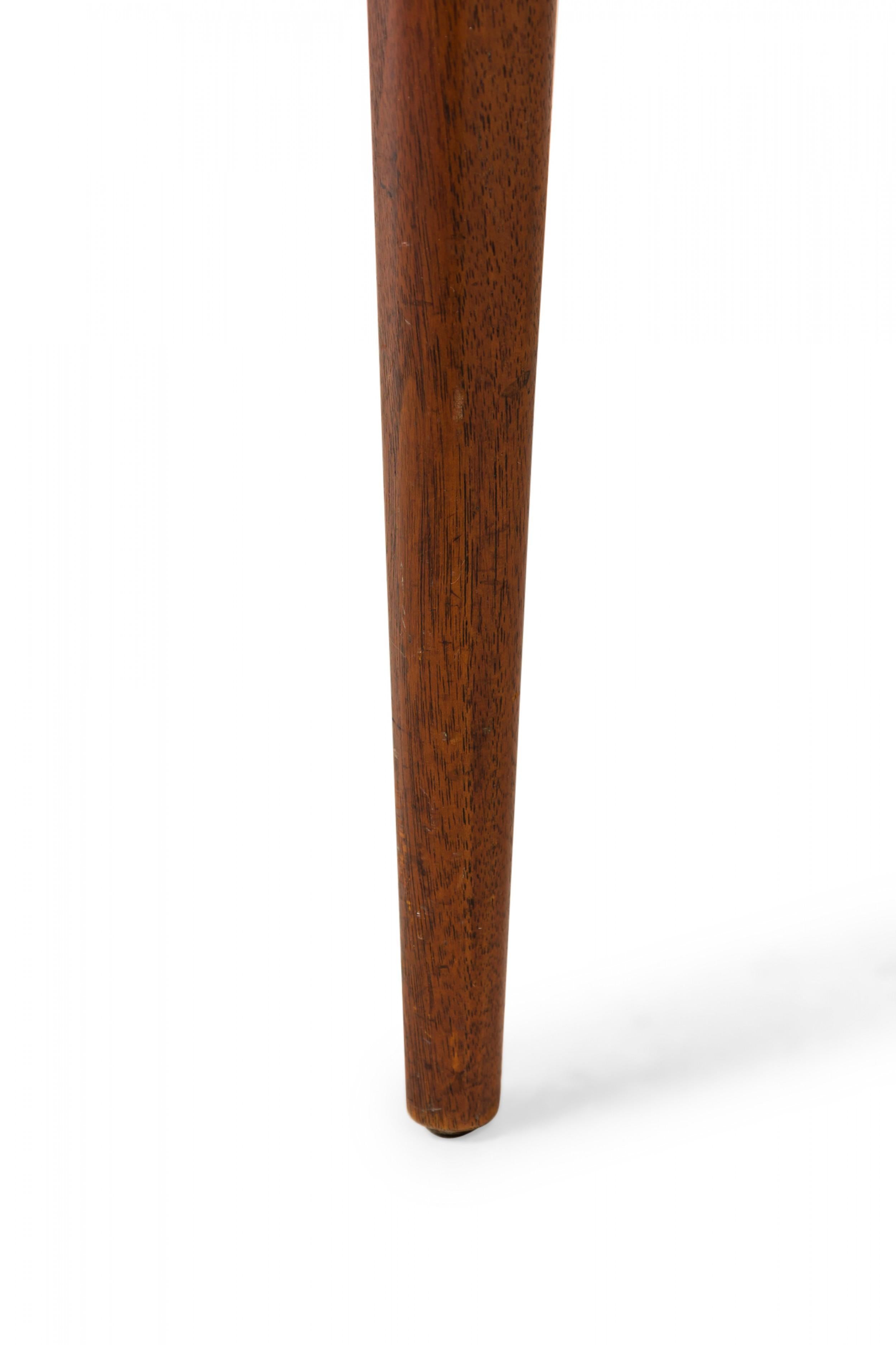 Mid-Century moderno Set di 8 sedie da pranzo in legno con canne di Paul McCobb per Calvin Furniture in vendita