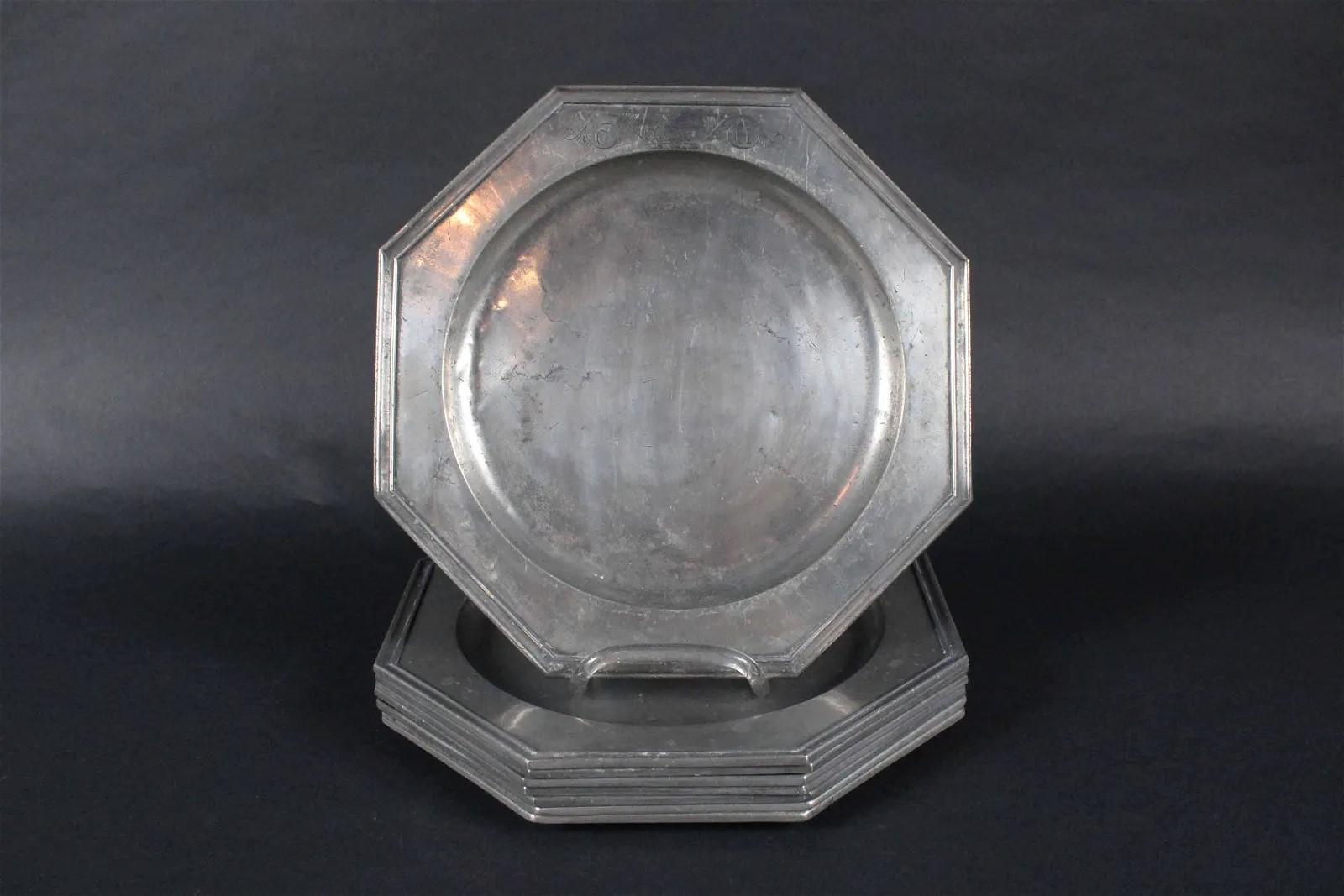 A nice set of 8 late 18th century Georgian pewter plates, octagonal shape, four engraved with the letters 