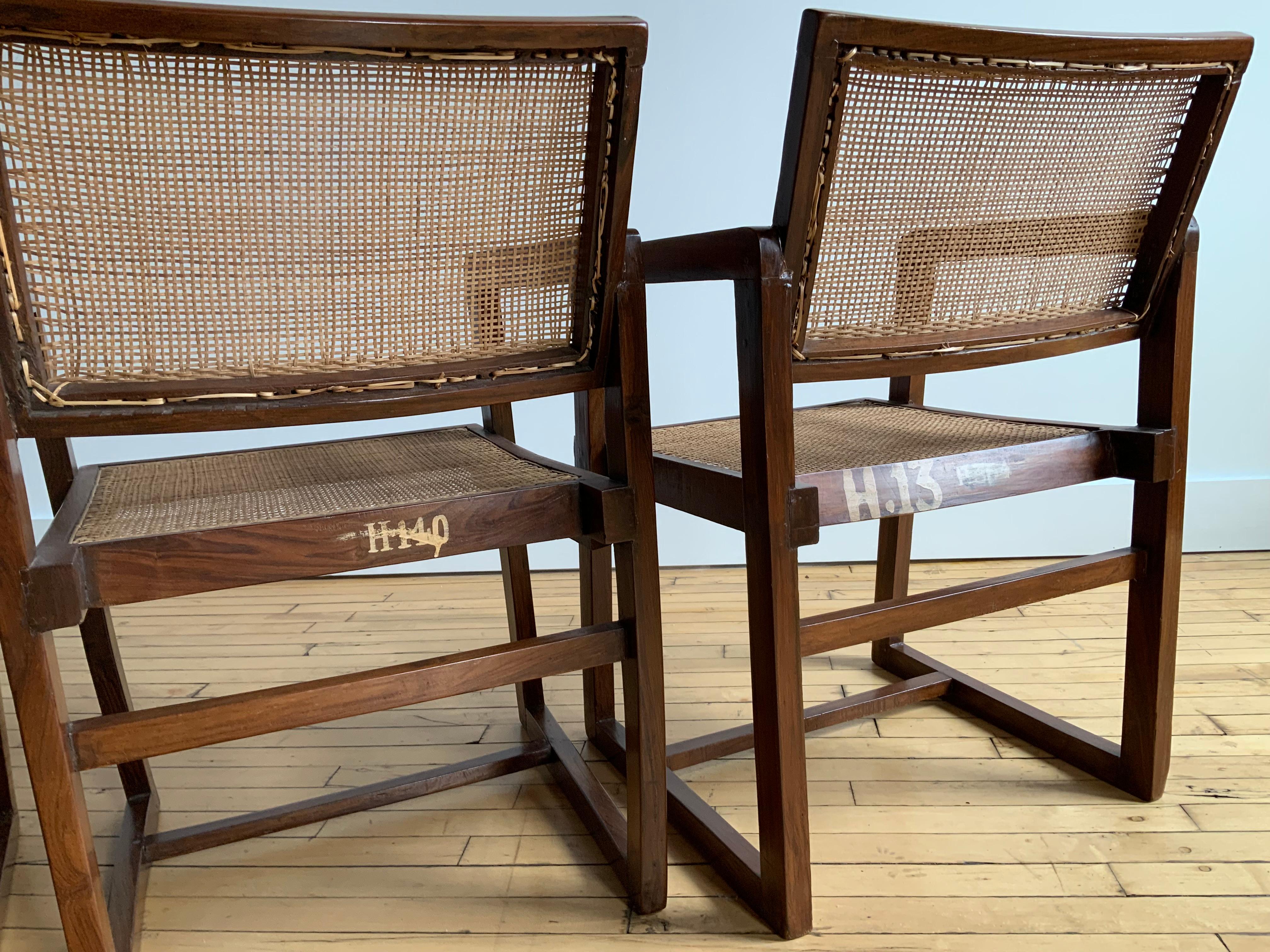 Teck Ensemble de 8 fauteuils boîte Pierre Jeanneret en vente