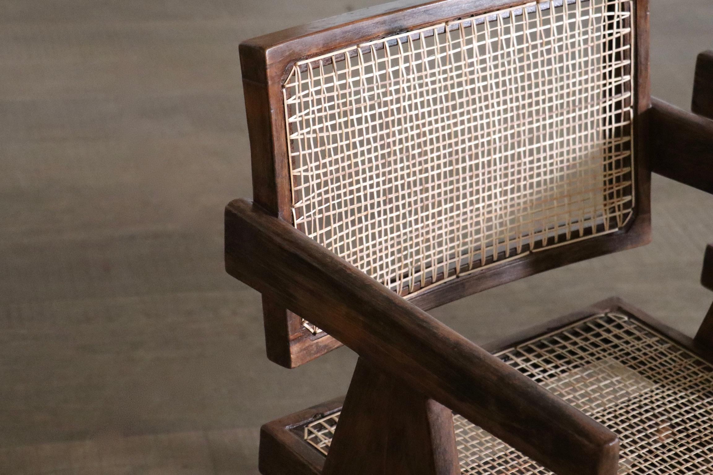 Satz von 8 Pierre Jeanneret Bürorohrstühlen, Indien 1950er Jahre im Angebot 6