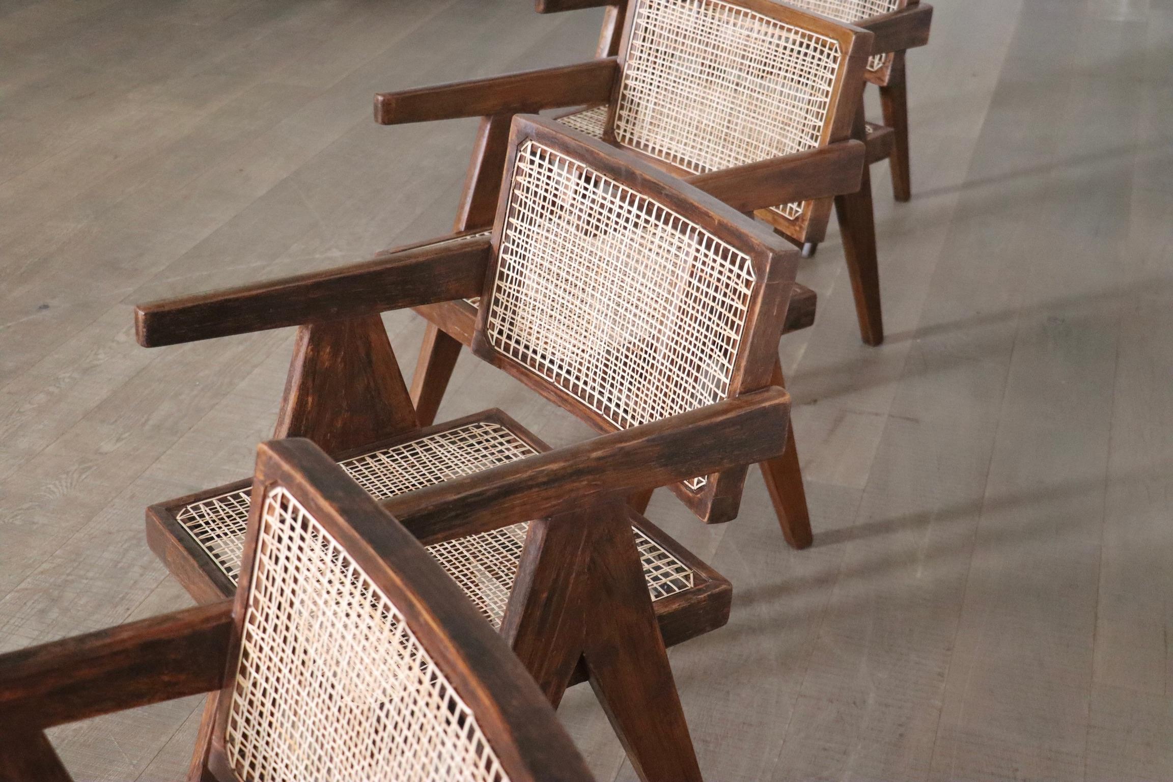 Satz von 8 Pierre Jeanneret Bürorohrstühlen, Indien 1950er Jahre im Angebot 9