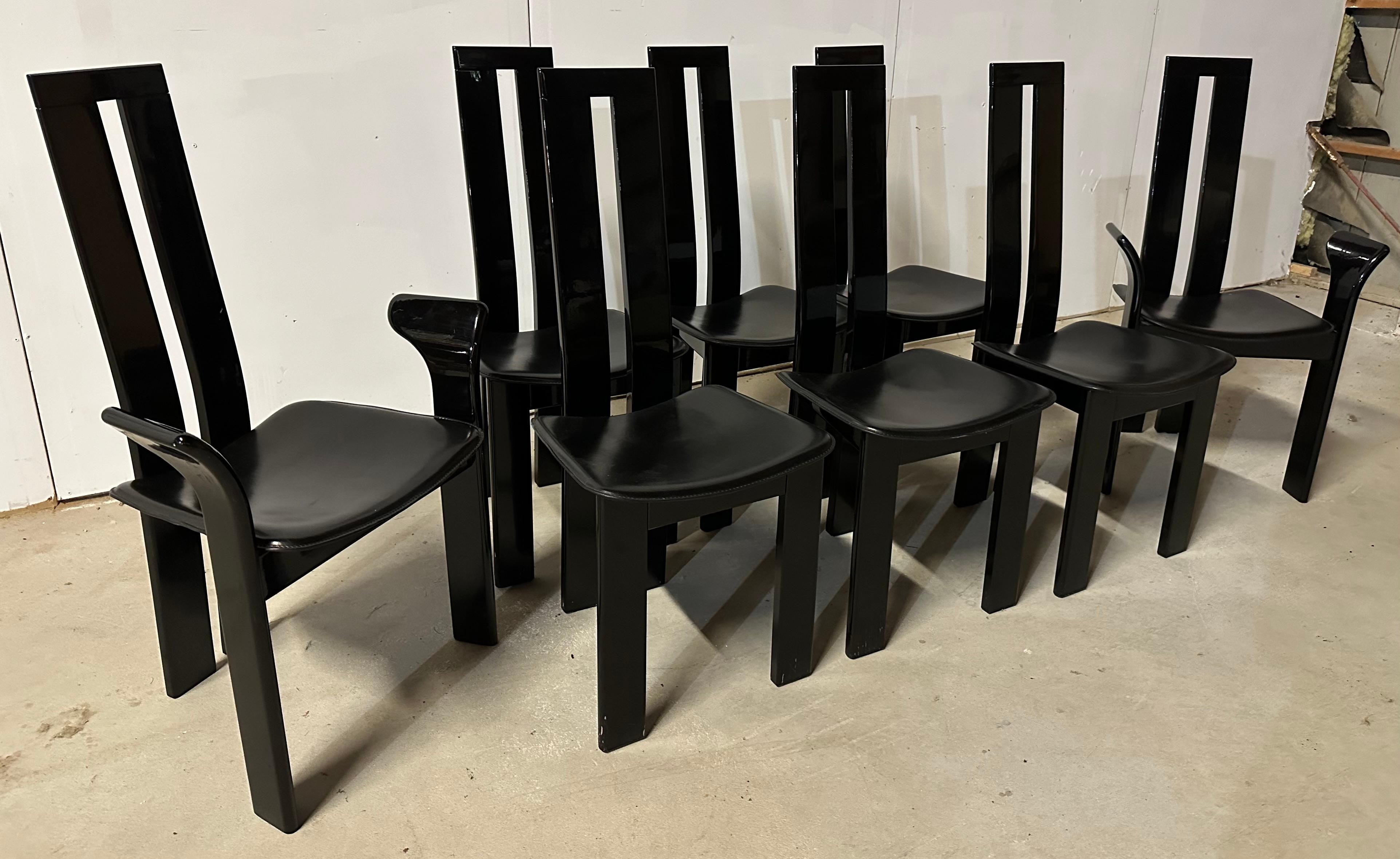 Satz von 8 schwarz lackierten Pietro Costantini-Esszimmerstühlen -- 22 Stühle verfügbar im Angebot 12