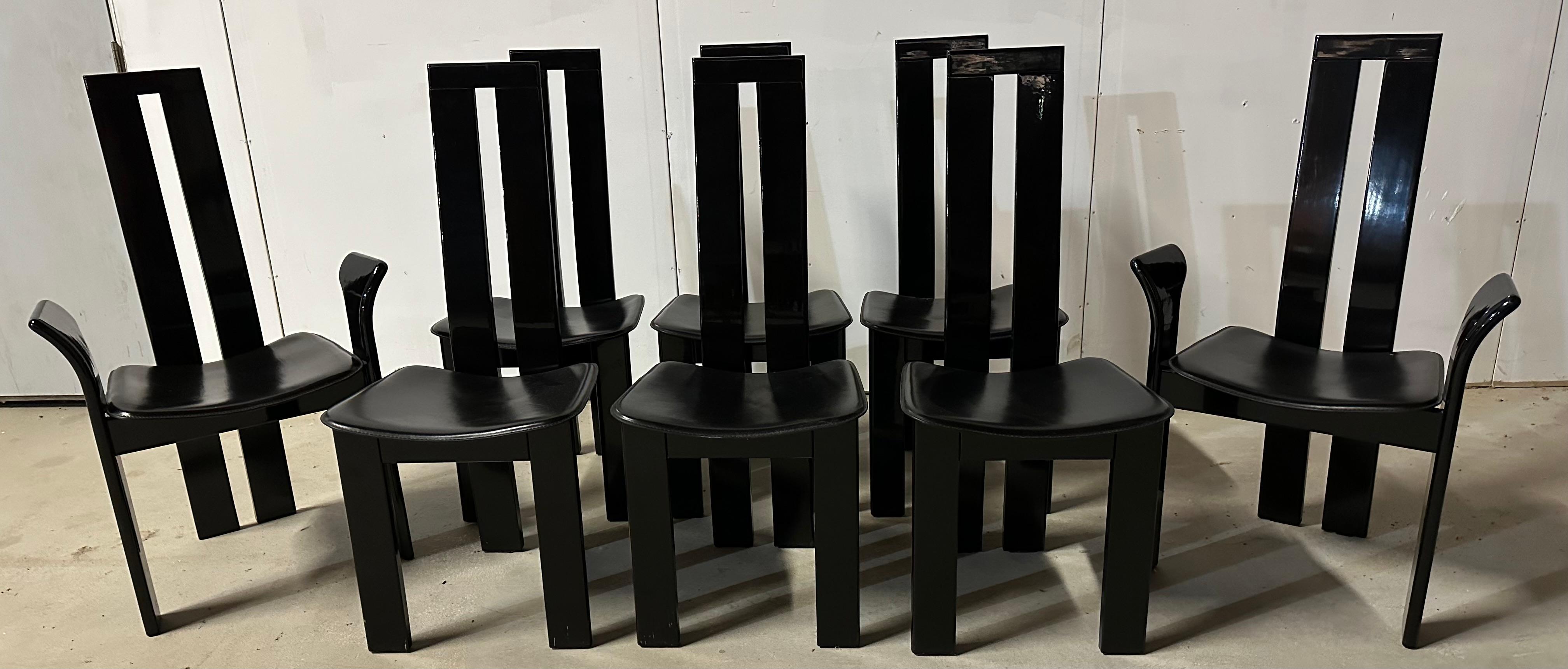 Satz von 8 schwarz lackierten Pietro Costantini-Esszimmerstühlen -- 22 Stühle verfügbar im Angebot 13