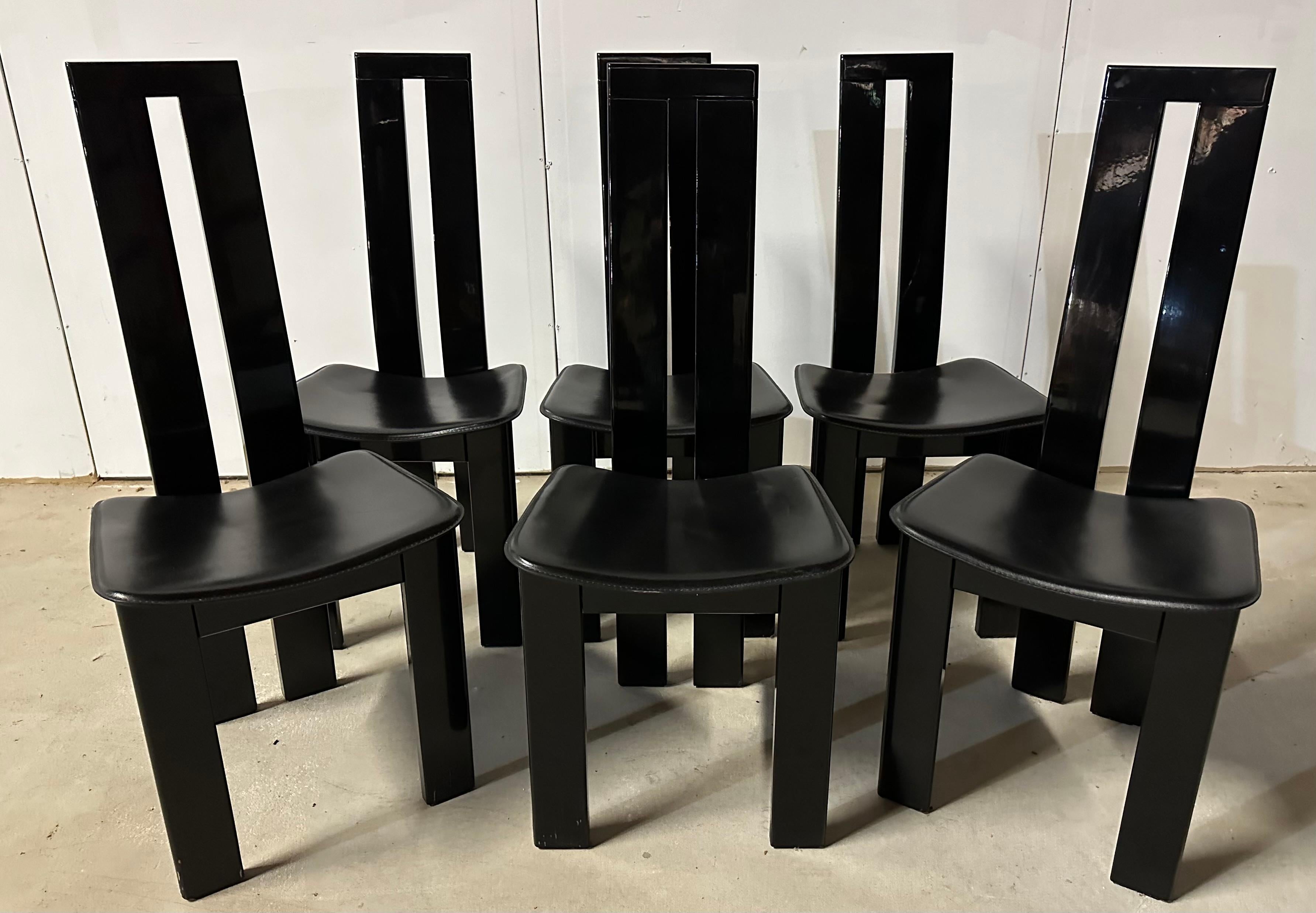 Satz von 8 schwarz lackierten Pietro Costantini-Esszimmerstühlen -- 22 Stühle verfügbar im Angebot 4