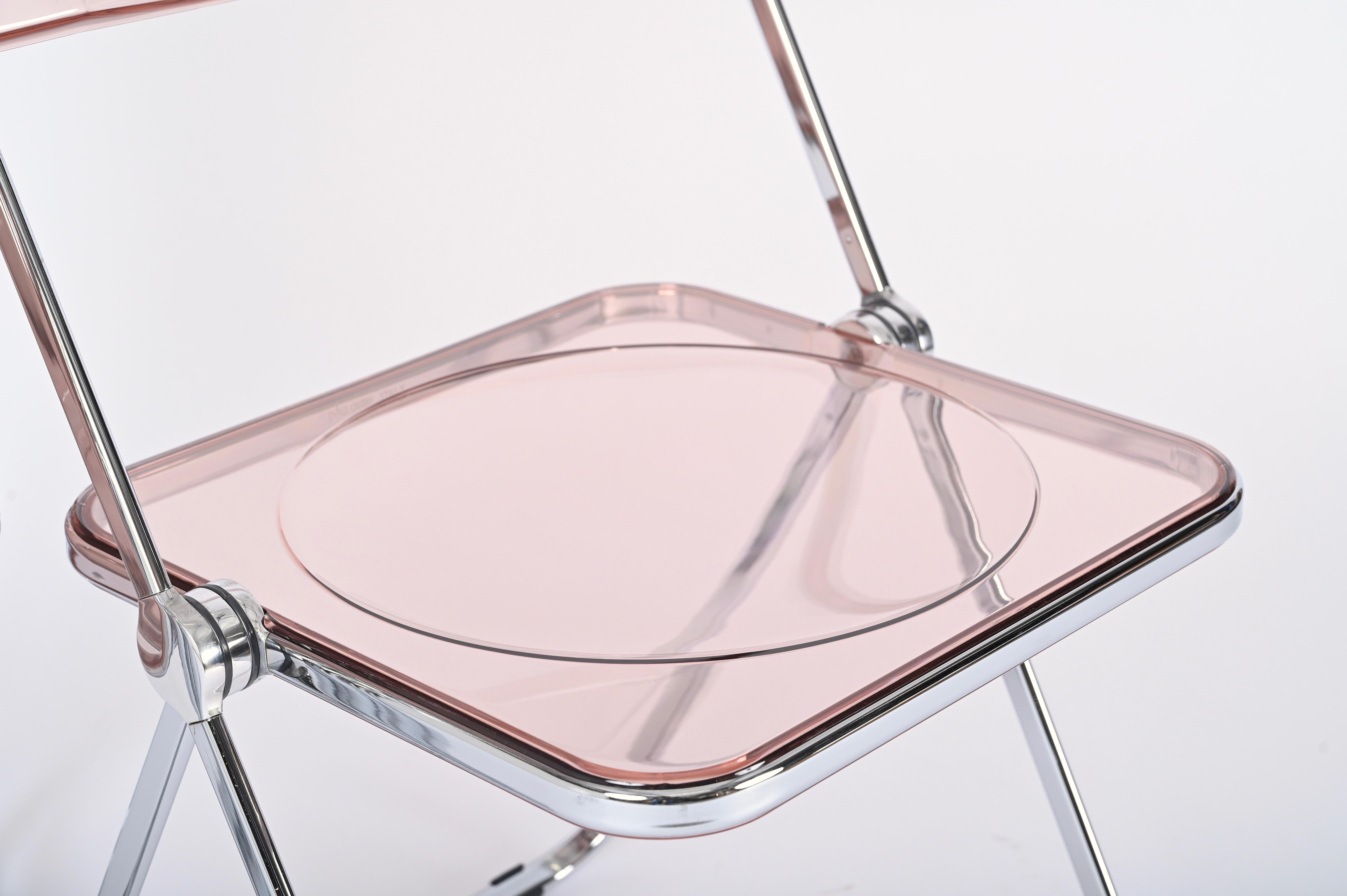 Aluminium Ensemble de 8 chaises italiennes « Plia » à cadre chromé en lucite rose pour Castelli, 1970 en vente