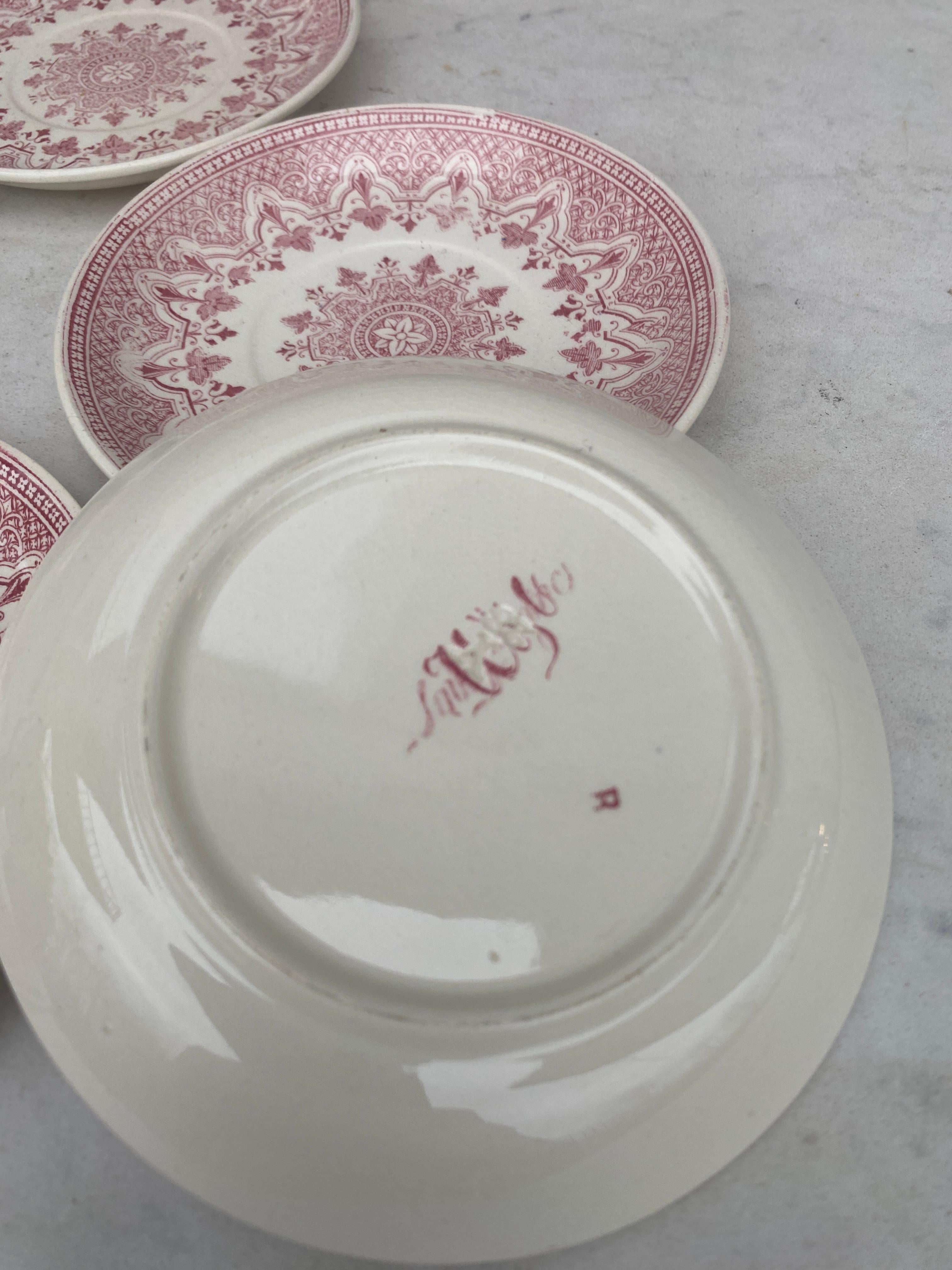 Set of 8 Pink and White Plates Sarreguemines, circa 1880 In Good Condition For Sale In Austin, TX