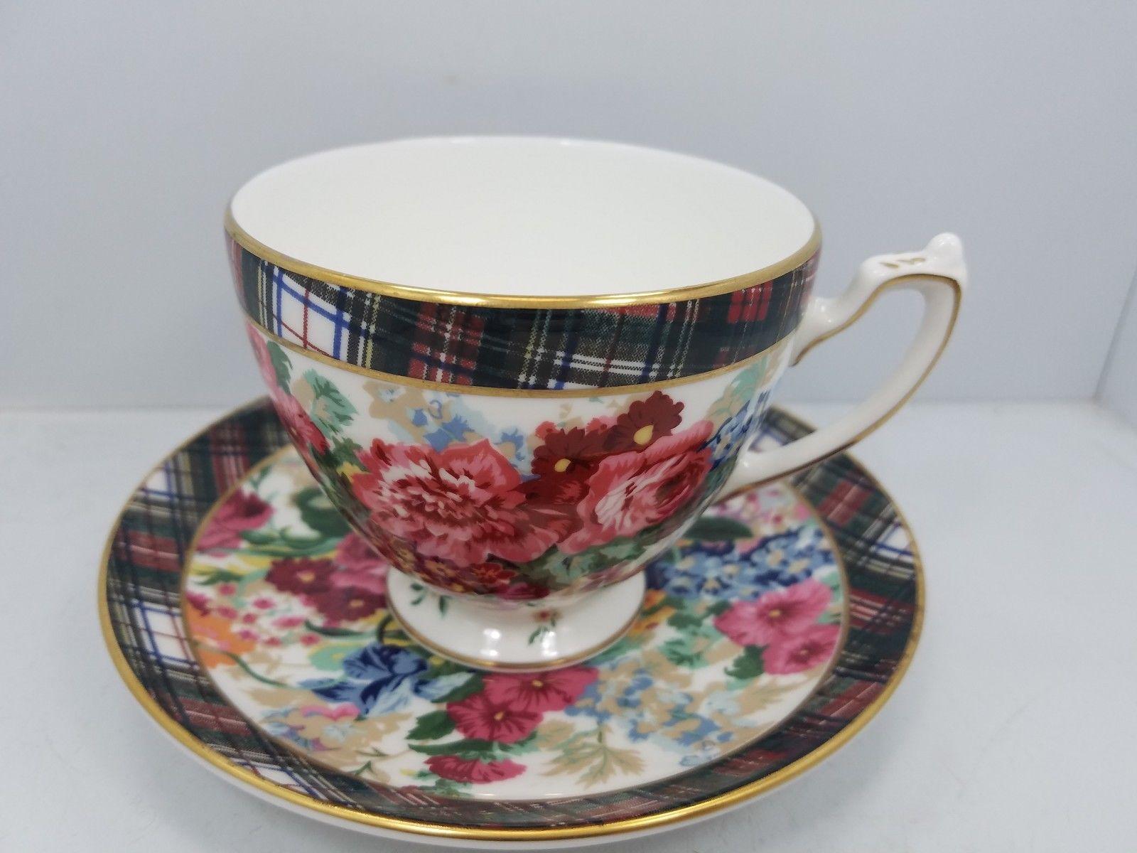 A set of 8 (eight) place settings in the Hampton Floral pattern by Ralph Lauren Home Collection for Wedgwood. Porcelain. Signed, circa 1995-1996.

Features a tartan border with colorful floral pattern on white with gold rim. 

A total of 40