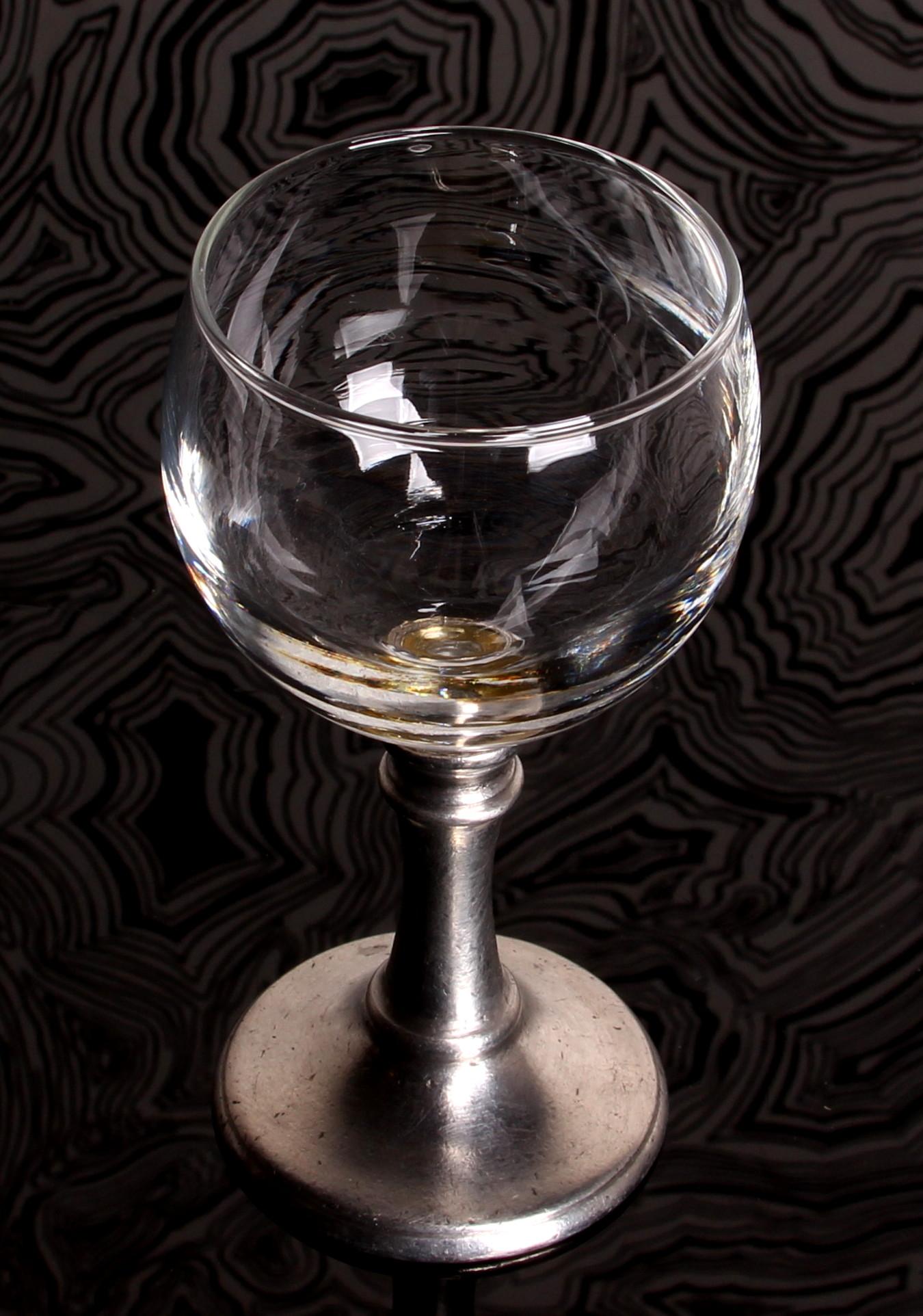 Set di 8 bicchieri da vino Porto o Sherry 
Italia 
Base in peltro 
forma adorabile
Ø 5,1 cm ~ altezza: 11,5 cm ~ peso ciascuno: 117grs