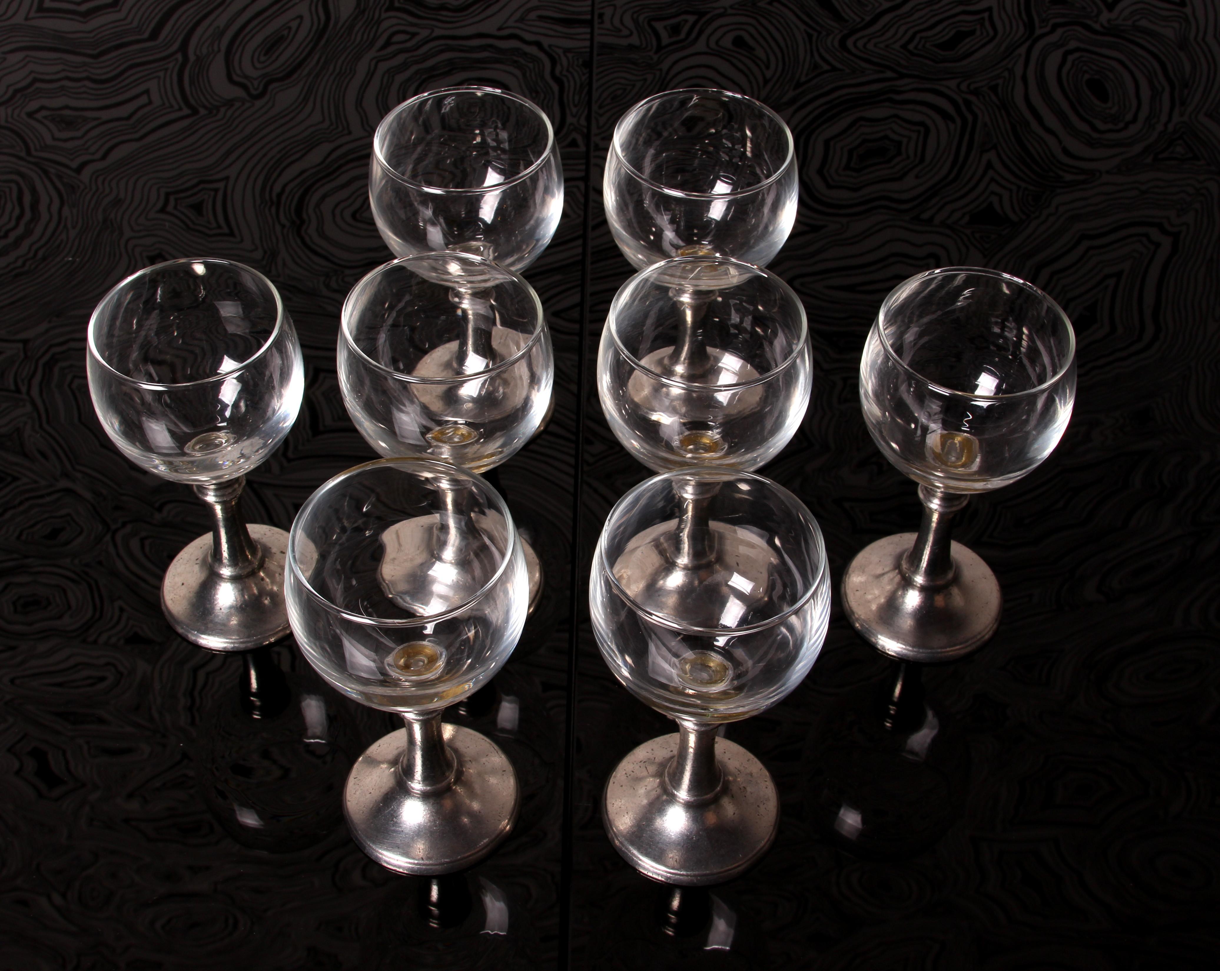 Altro Set di 8 bicchieri da vino Porto o Sherry Italia Base in peltro forma deliziosa in vendita