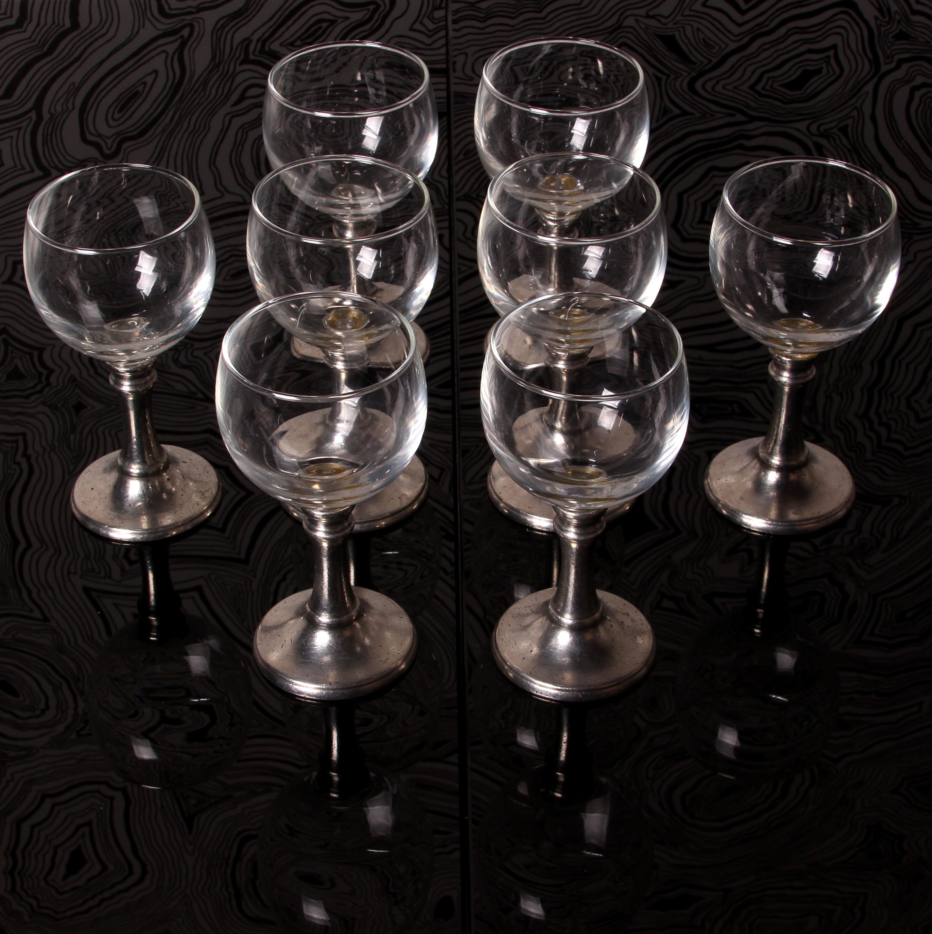 Italiano Set di 8 bicchieri da vino Porto o Sherry Italia Base in peltro forma deliziosa in vendita