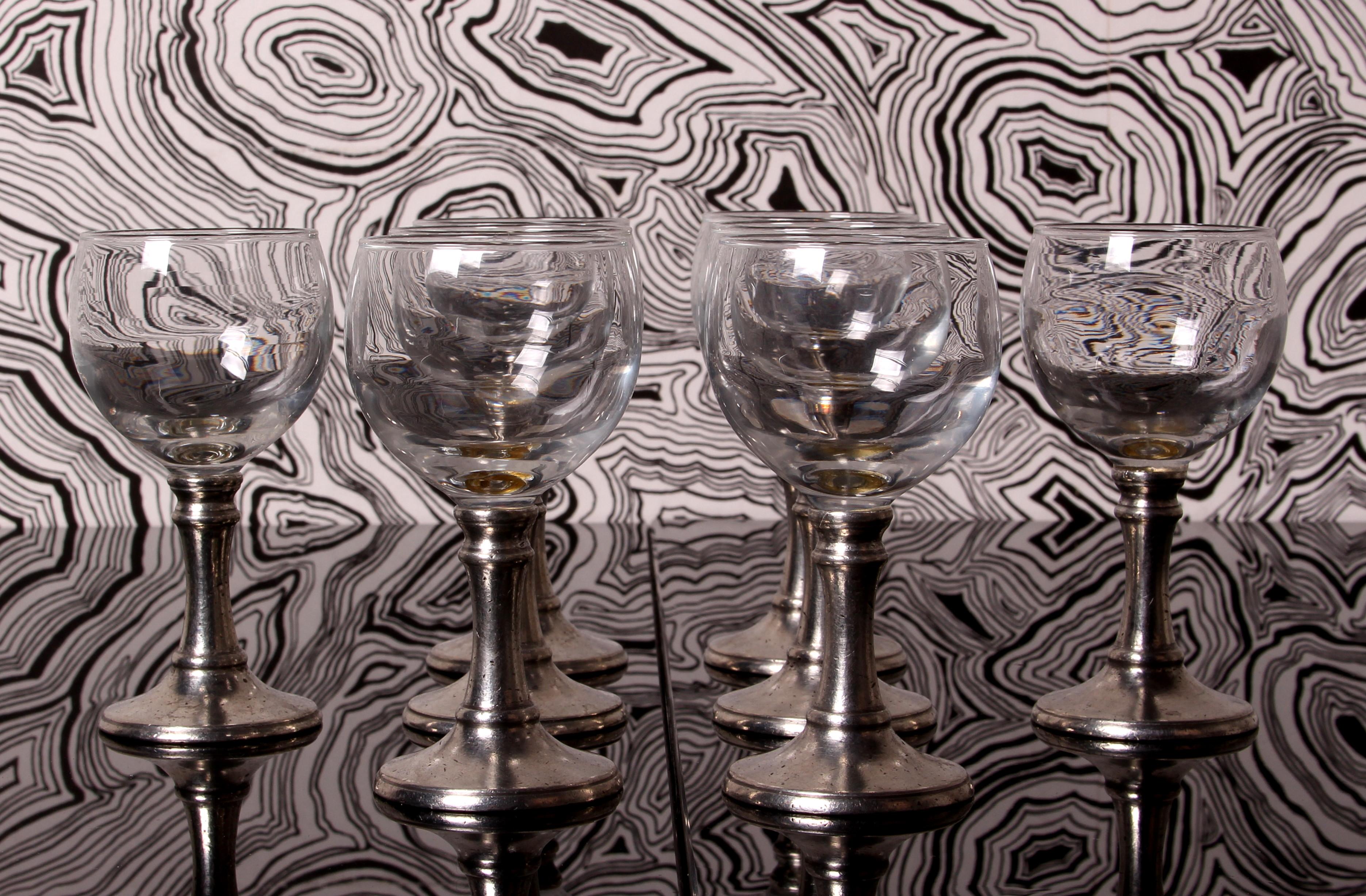 Set di 8 bicchieri da vino Porto o Sherry Italia Base in peltro forma deliziosa In condizioni ottime in vendita a Landshut, BY
