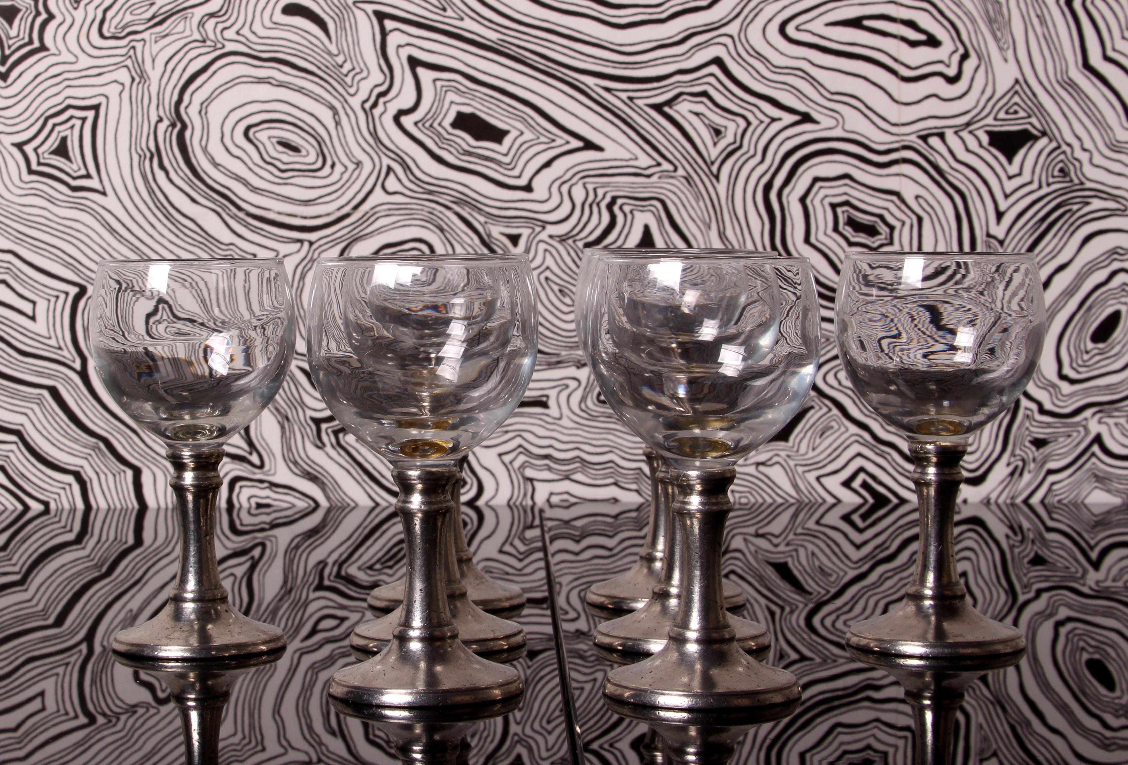 XX secolo Set di 8 bicchieri da vino Porto o Sherry Italia Base in peltro forma deliziosa in vendita