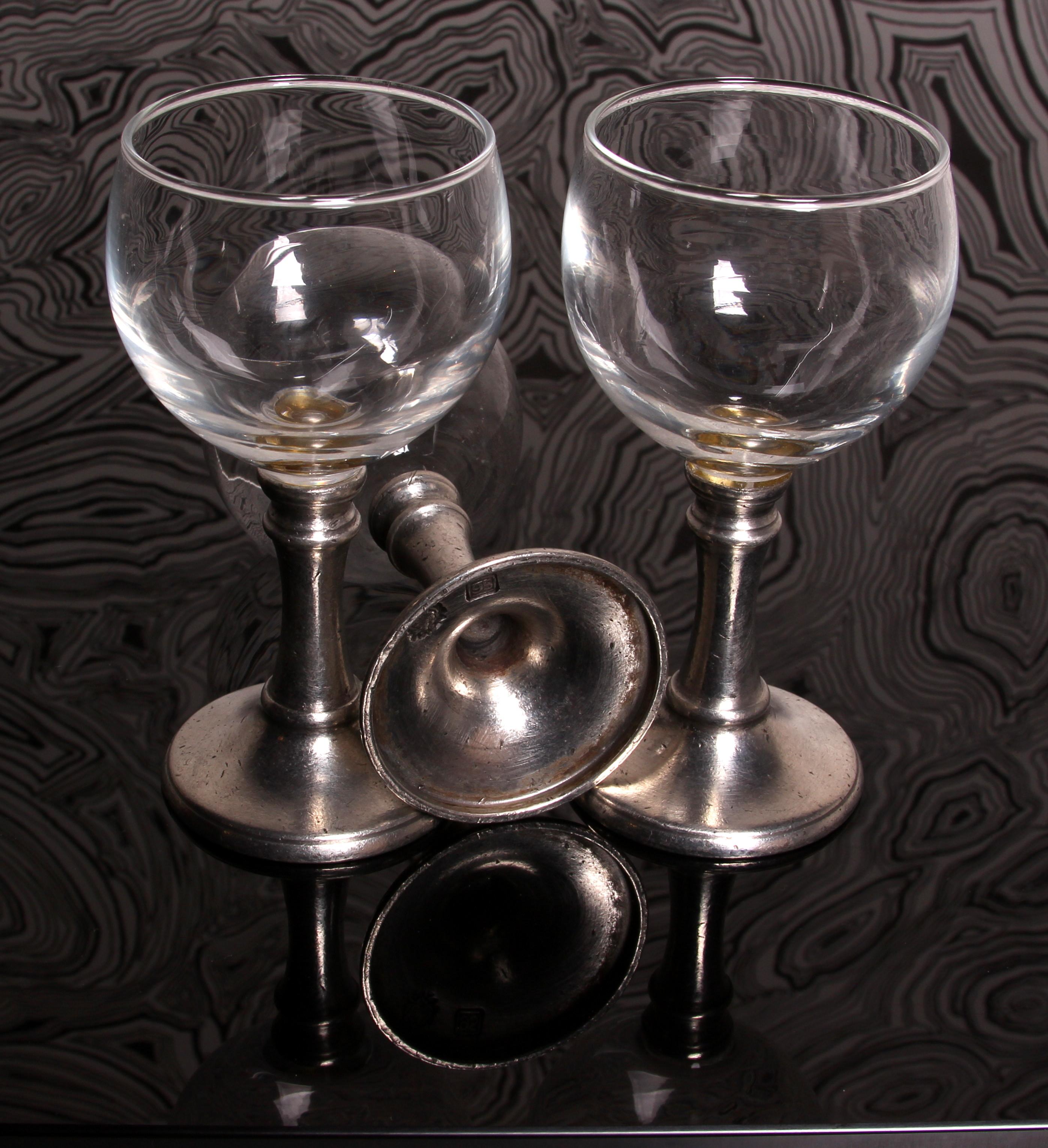 Set di 8 bicchieri da vino Porto o Sherry Italia Base in peltro forma deliziosa in vendita 2