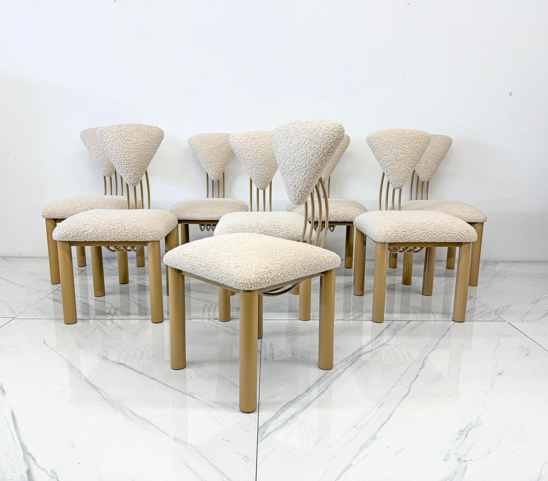 Set di 8 sedie da pranzo post-moderne, verniciate a polvere in tan e boucle avorio, anni '80 in vendita 1