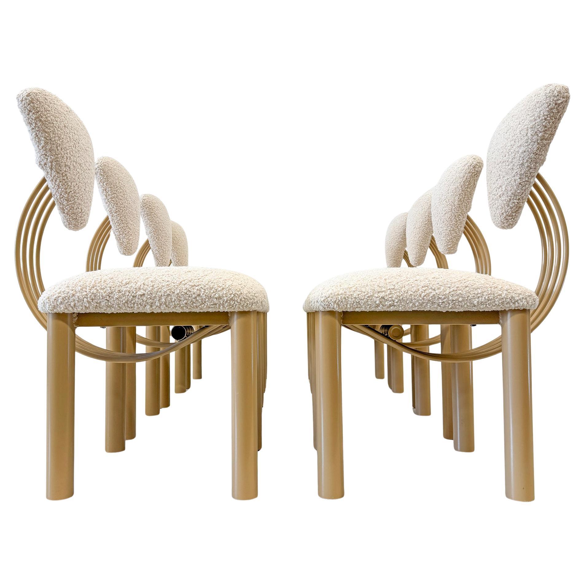 Set di 8 sedie da pranzo post-moderne, verniciate a polvere in tan e boucle avorio, anni 
80 in vendita