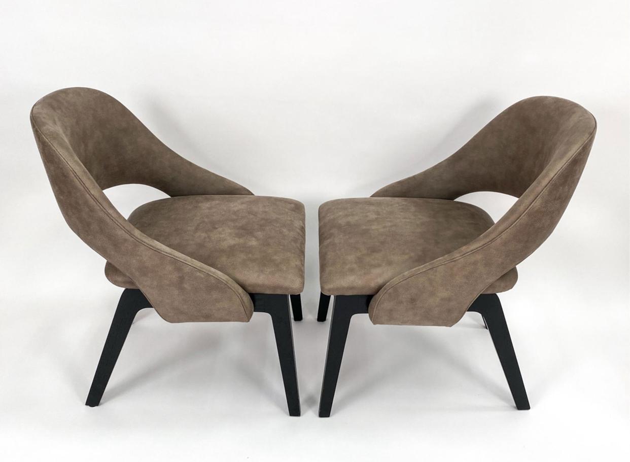 Set of 8 Post Modern Suede Dining Chairs After Eero Saarinen For Sale 5