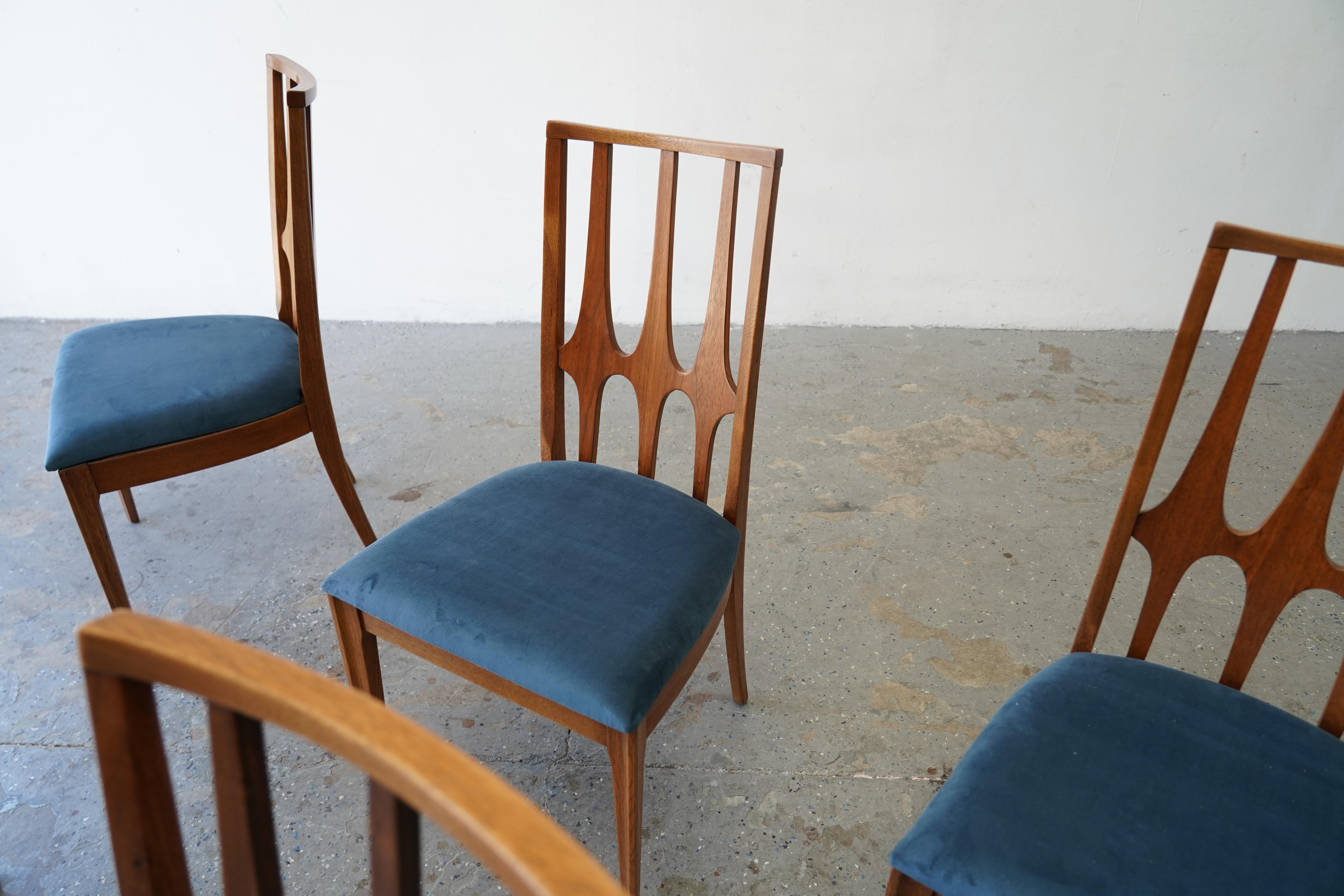 Set of 8 Professionally Restored Broyhill Brasilia Walnut Dining Chairs, 1960s mediados del siglo XX en venta