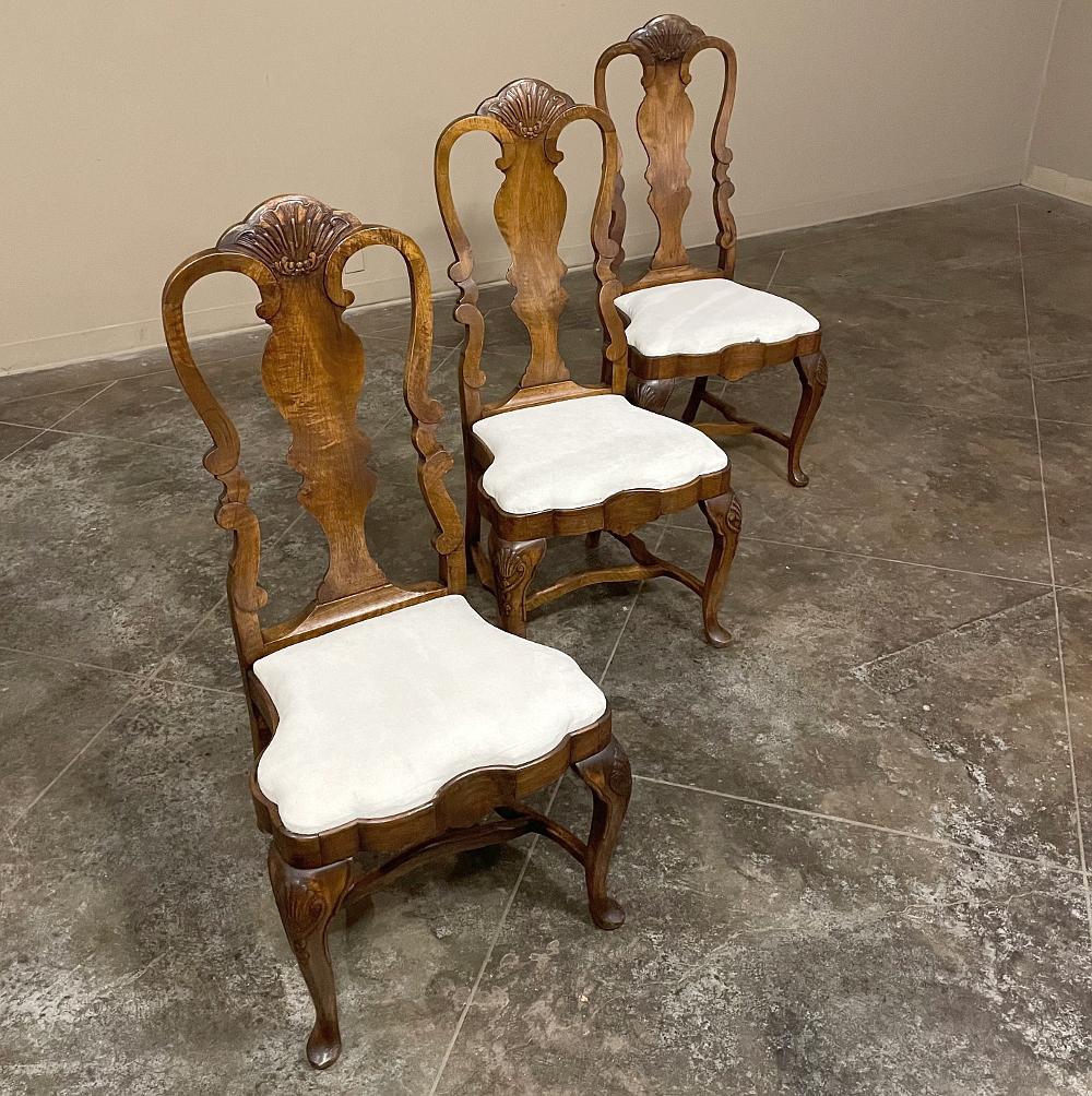 Set of 8 Queen Anne Dining Chairs Includes 2 Armchairs For Sale 3