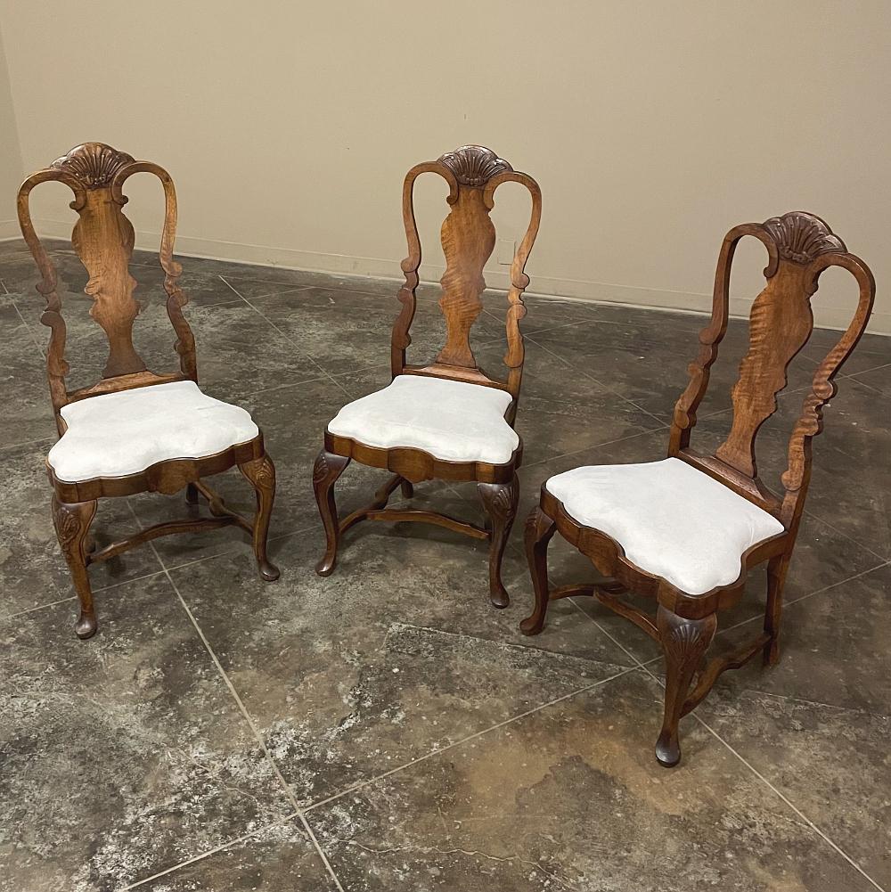 Ensemble de 8 chaises de salle à manger Queen Anne comprenant 2 fauteuils en vente 8