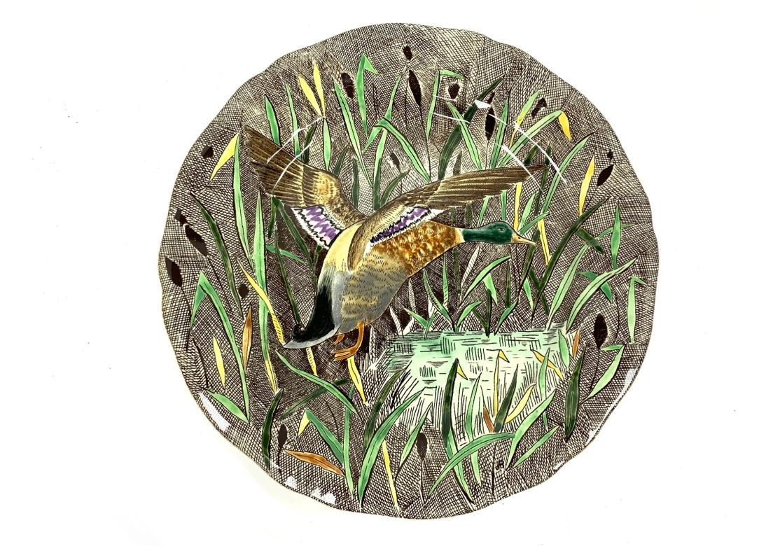 Satz von 8 Jagdtellern mit Rambouillet-Muster von Faiencerie de Gien mit verschiedenen Tier- und Vogeldarstellungen auf einem braunen, blattartigen Hintergrund. Die Platten umfassen:
(2) Hase
(2) Ente
(1) Rebhuhn
(1) Fasan
(2)