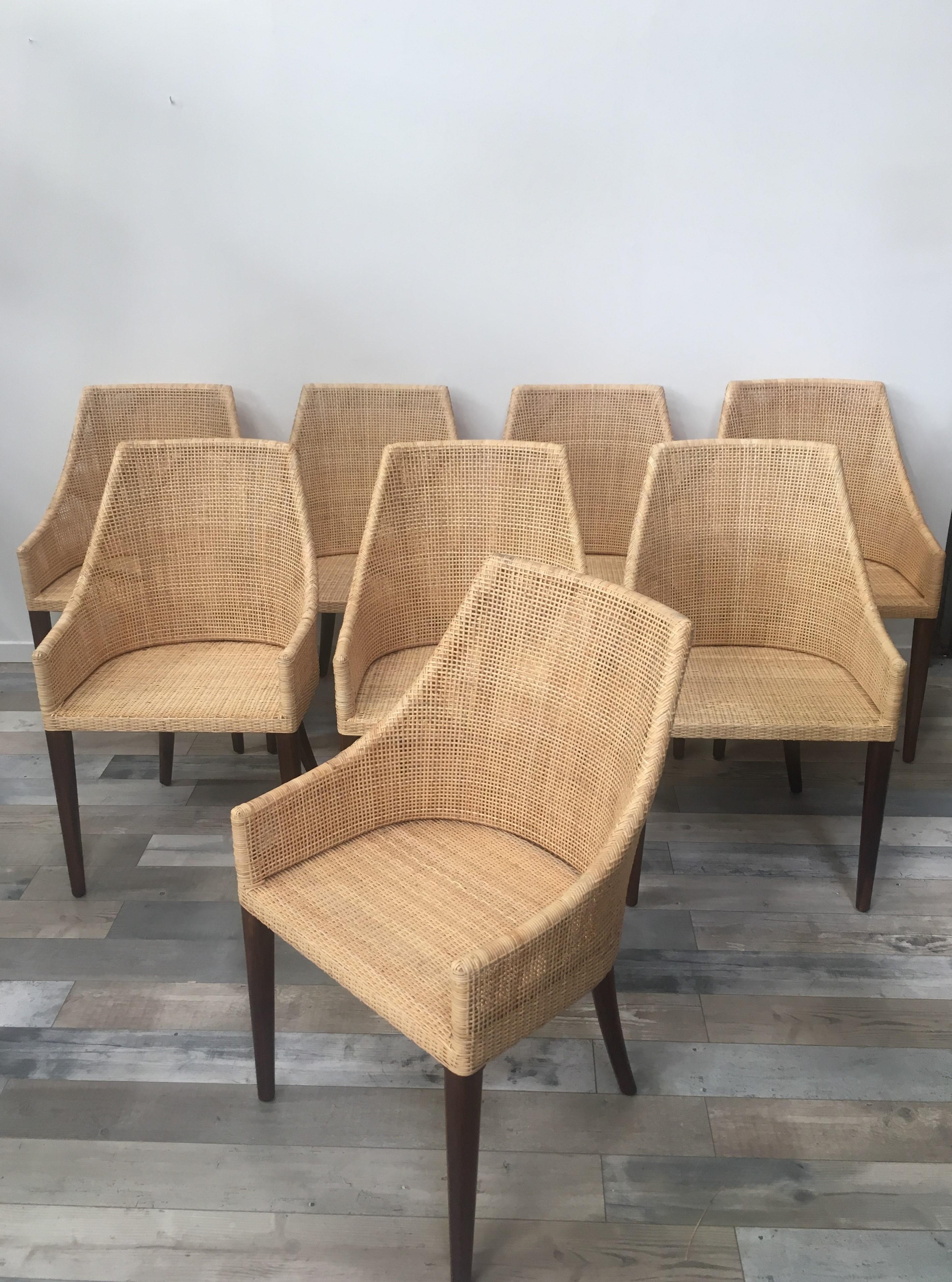 Elegant set of 8 rattan chairs combining quality, robustness and class. They will be perfect on your terrace, in your veranda, your winter garden, around the dining table and even in your office! In excellent condition (new items, never used).