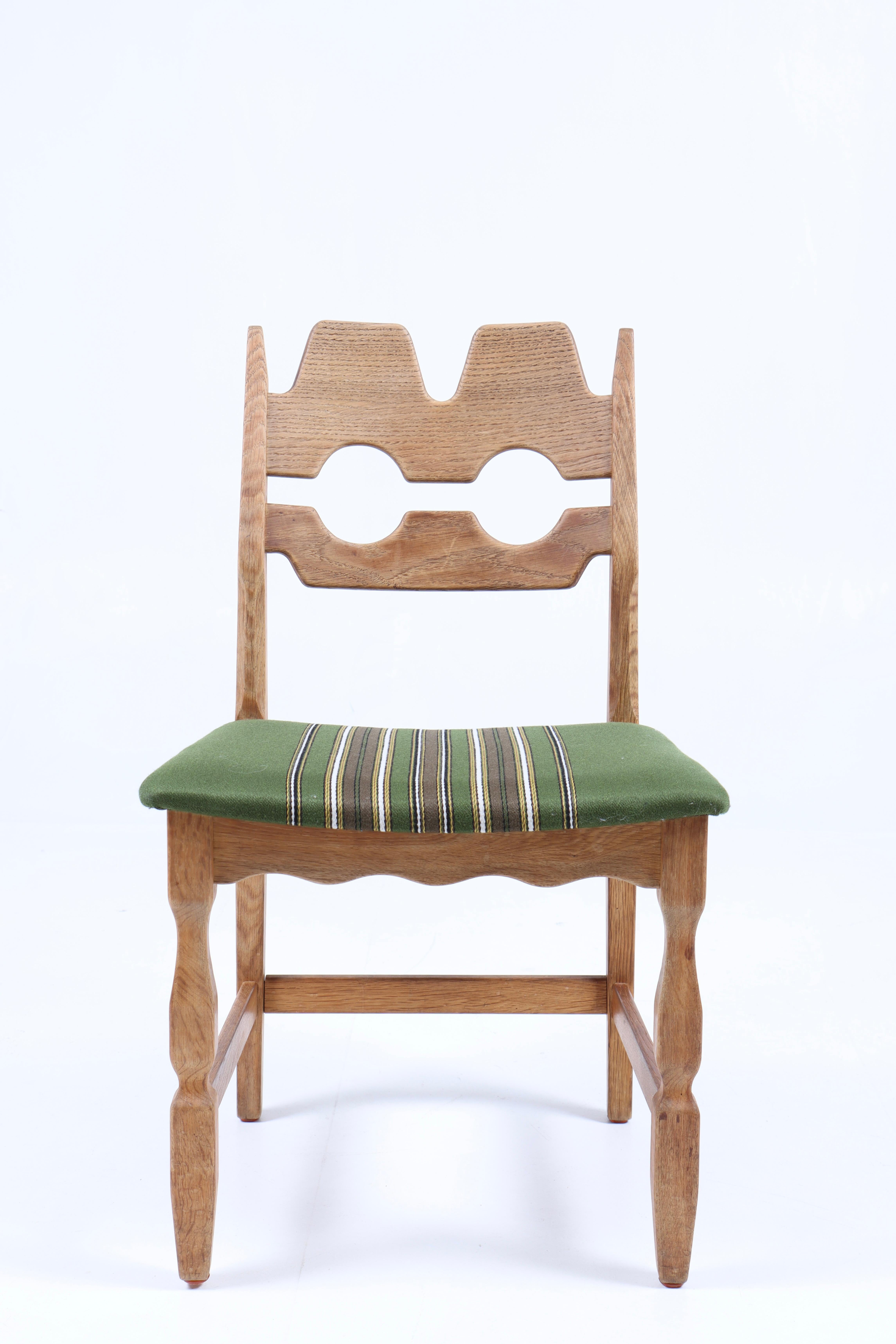 Scandinavian Modern Set of 8 Razor blade Chairs in Oak by Henning Kjærnulf, 1960s