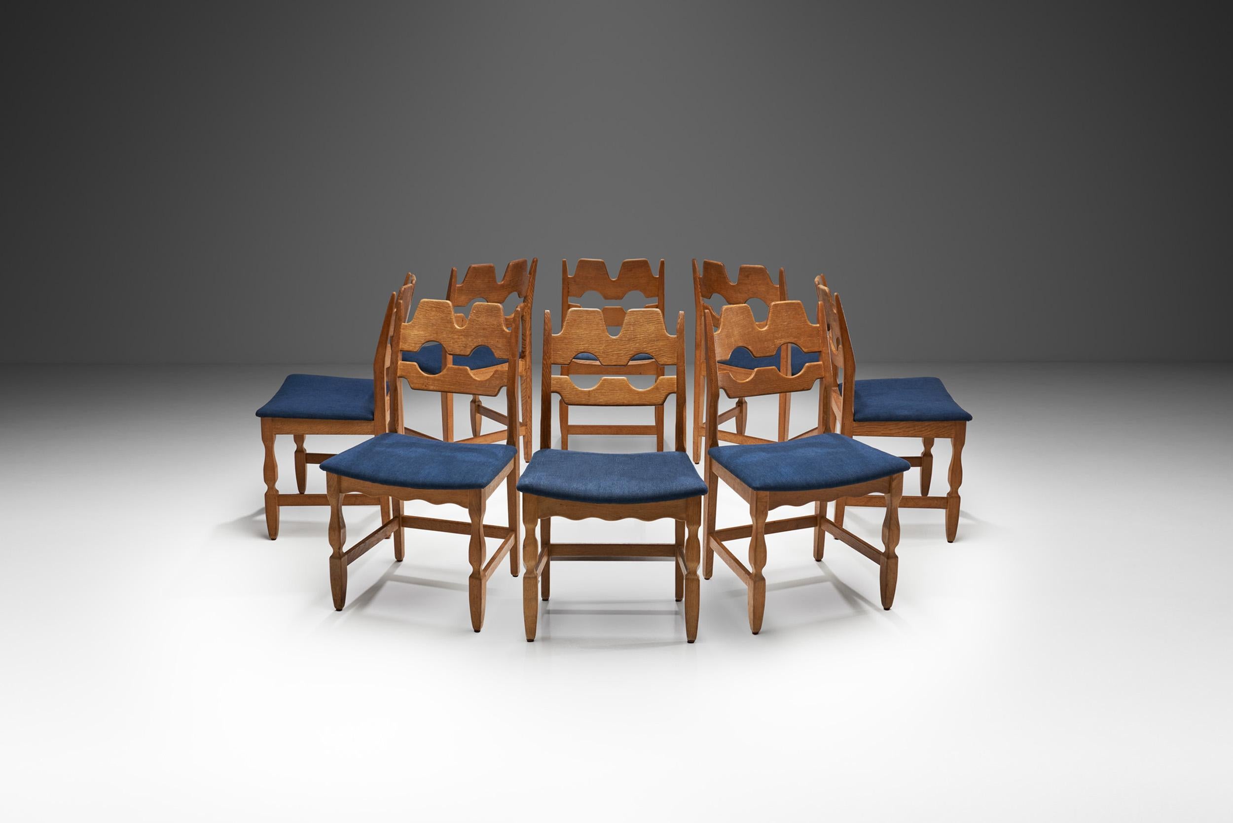 Henning Kjaernulf’s Razorblade chairs are the designer’s most distinctive designs. This set was manufactured by the Danish company EG Kvalitetsmobel in the 1960s, making it a true Danish mid-century set.
It is easy to see where the nickname of these